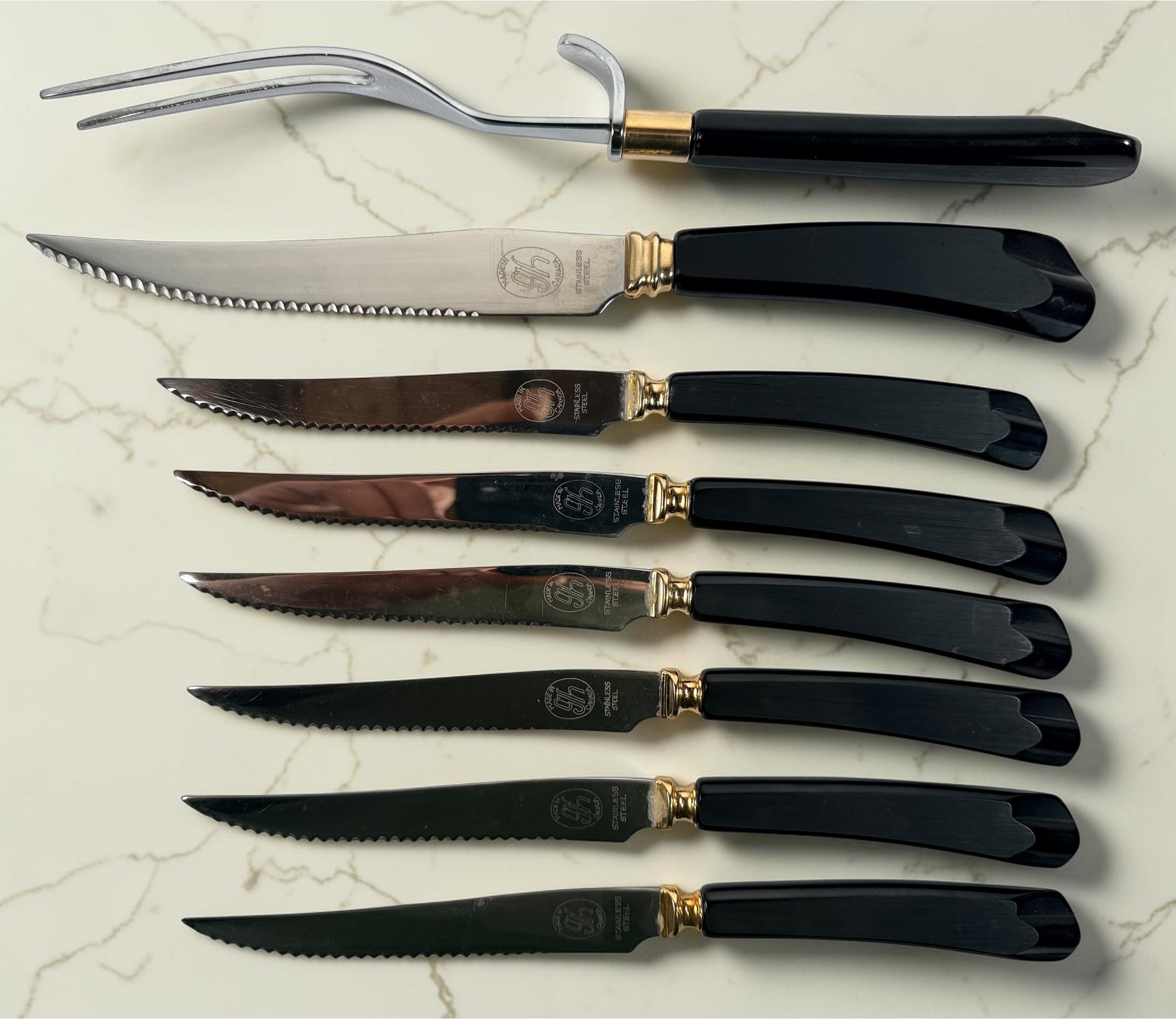 Vintage 1960s Glo-Hill Modavanti carving set with steak knives. Canadian MCM cutlery featuring black handles and gold-tone accents.