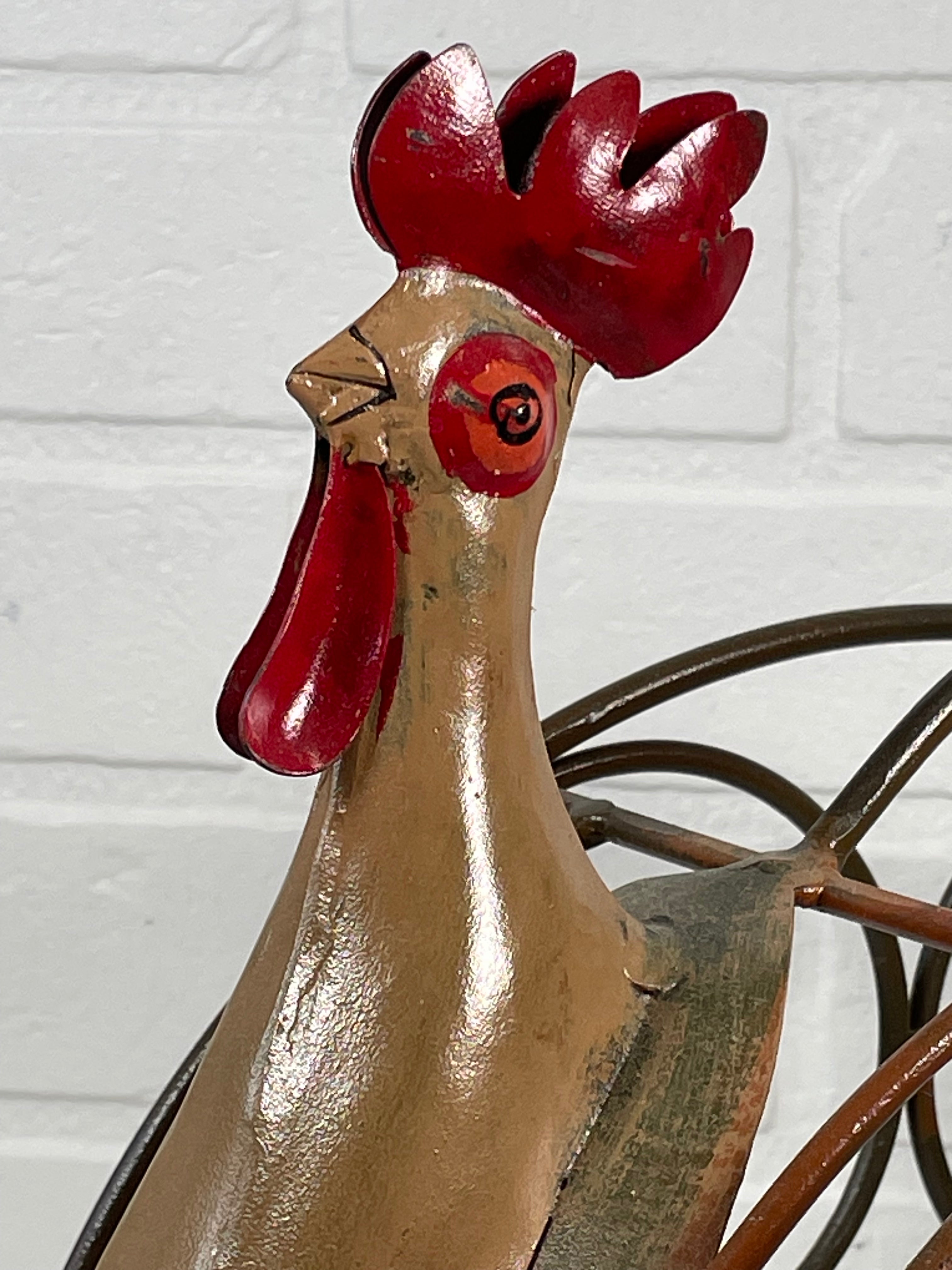 Vintage Rooster-Shaped Wine Bottle Rack – Red & Green Wrought Iron – Farmhouse Country Charm