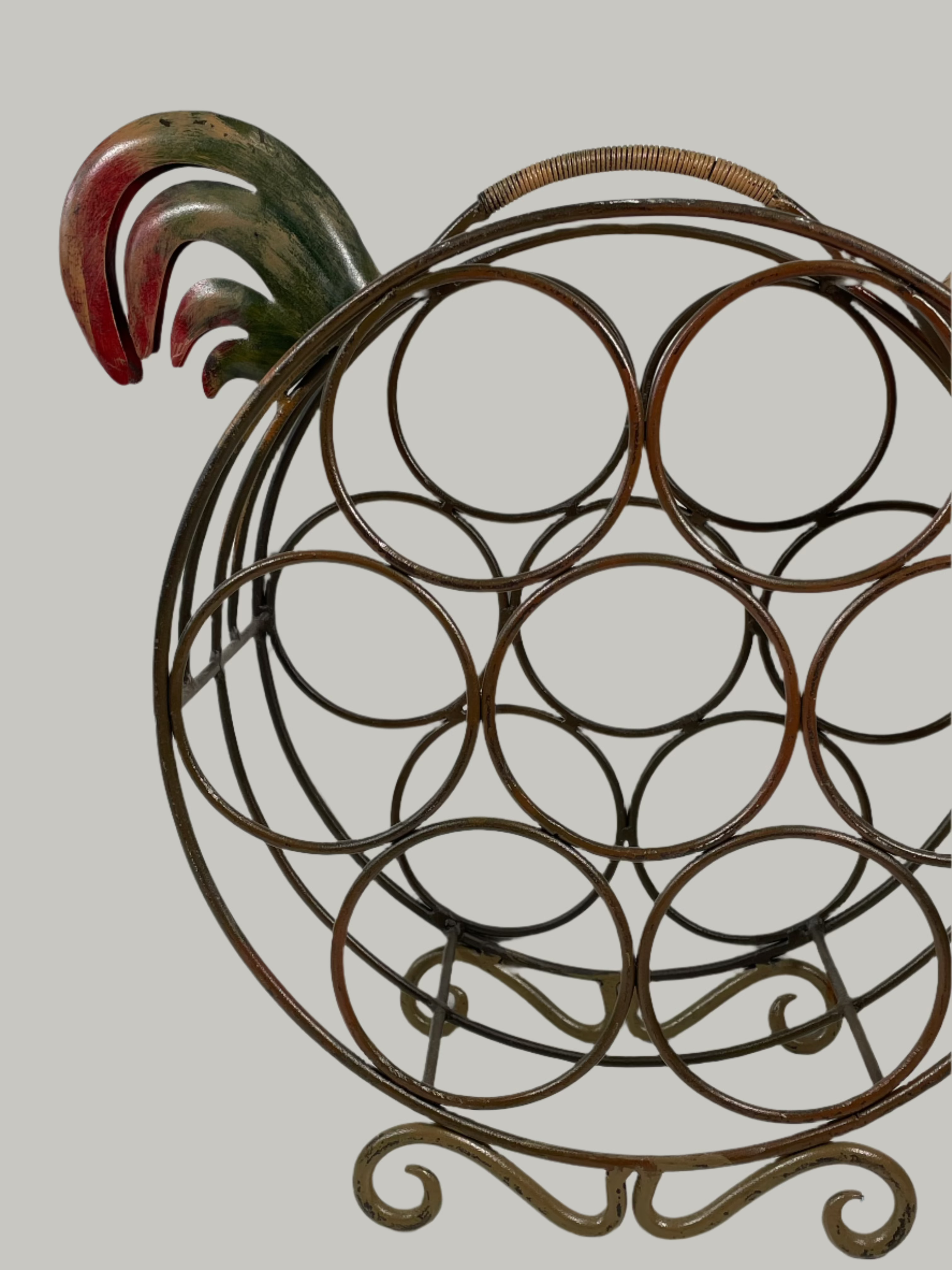 Vintage Rooster-Shaped Wine Bottle Rack – Red & Green Wrought Iron – Farmhouse Country Charm