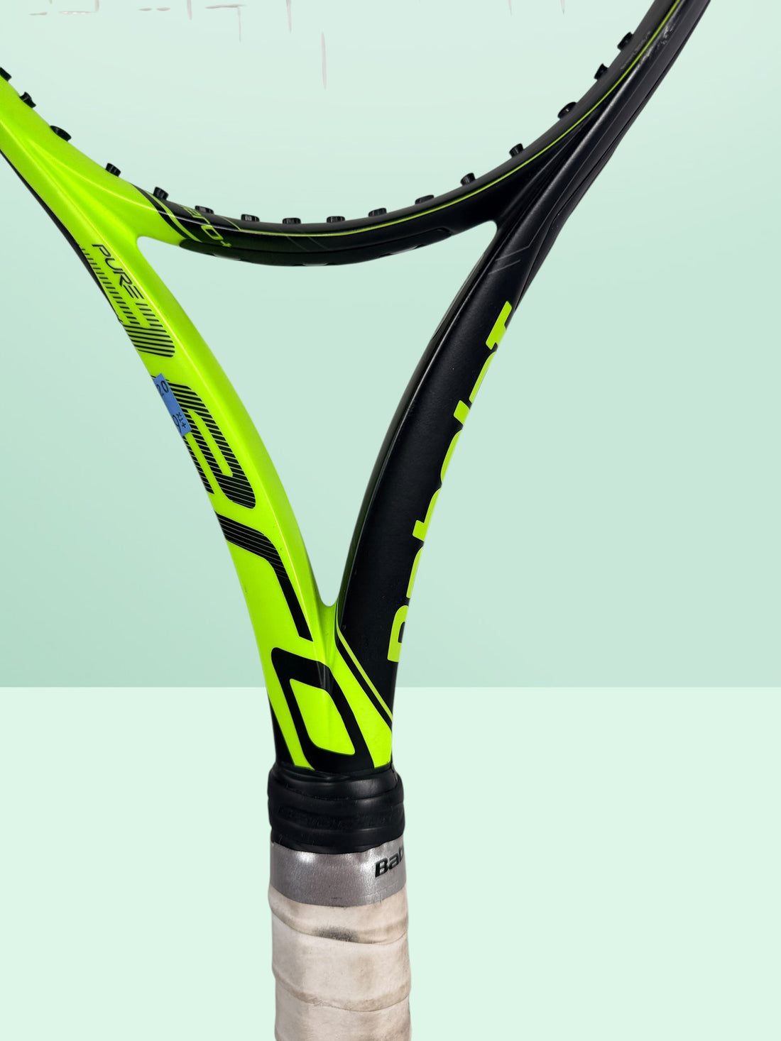 Babolat Pure Aero 300g tennis racquet with 100 sq in head and L4 4 1/2 grip. Popular spin-focused performance frame in good used condition with 16x19 string pattern.