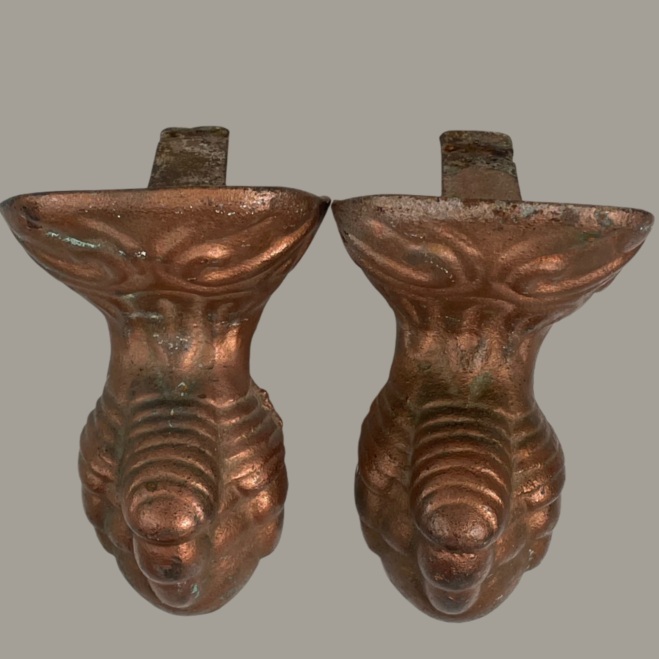 Pieds de baignoire antiques en fonte sur pattes – Style patte de lion – Paire assortie – Patine rouille