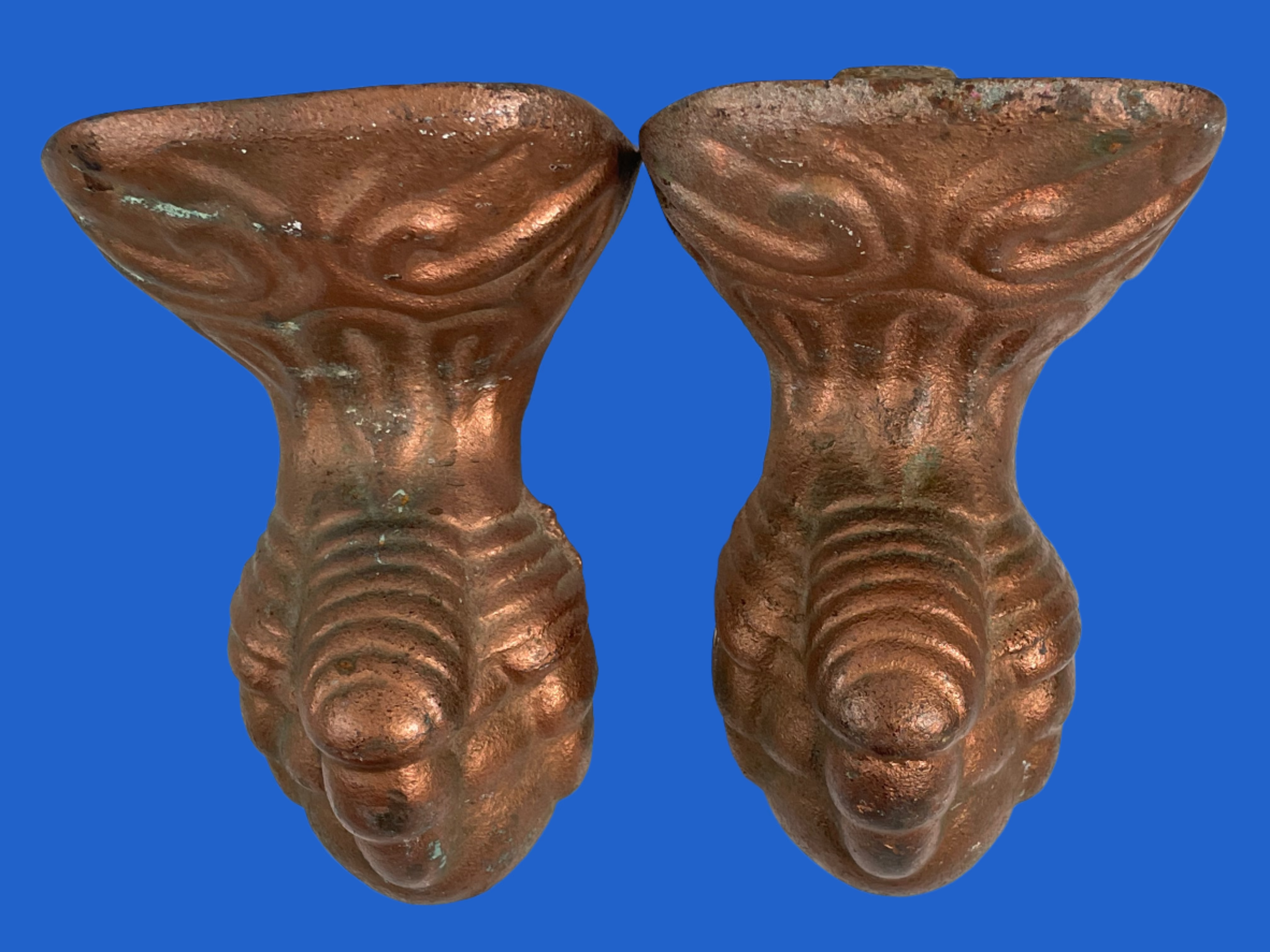 Pieds de baignoire antiques en fonte sur pattes – Style patte de lion – Paire assortie – Patine rouille