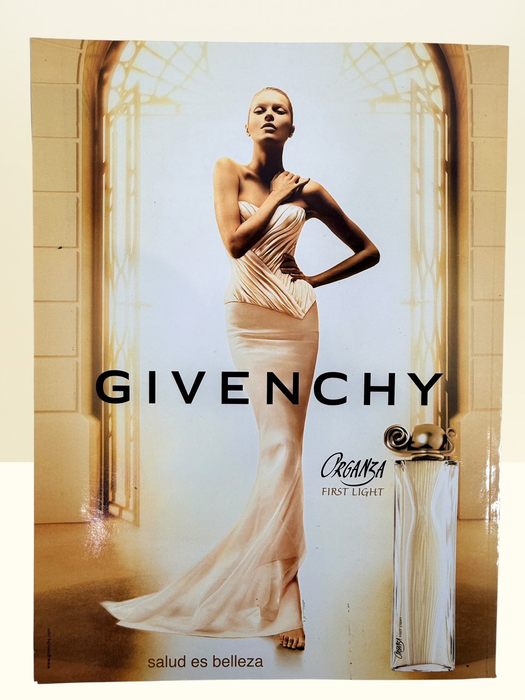 Vintage Glamour México April 2004 magazine featuring Charlize Theron cover with Y2K fashion editorials and collectible Givenchy advertising.
