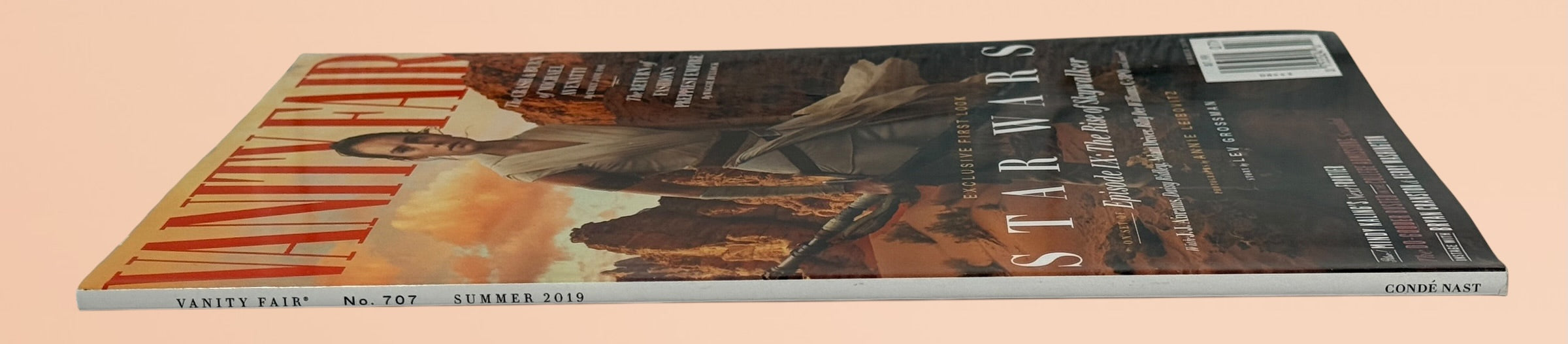 Vanity Fair Summer 2019 Daisy Ridley Rey Star Wars Rise Of Skywalker collectible magazine with Annie Leibovitz photography and exclusive film coverage.