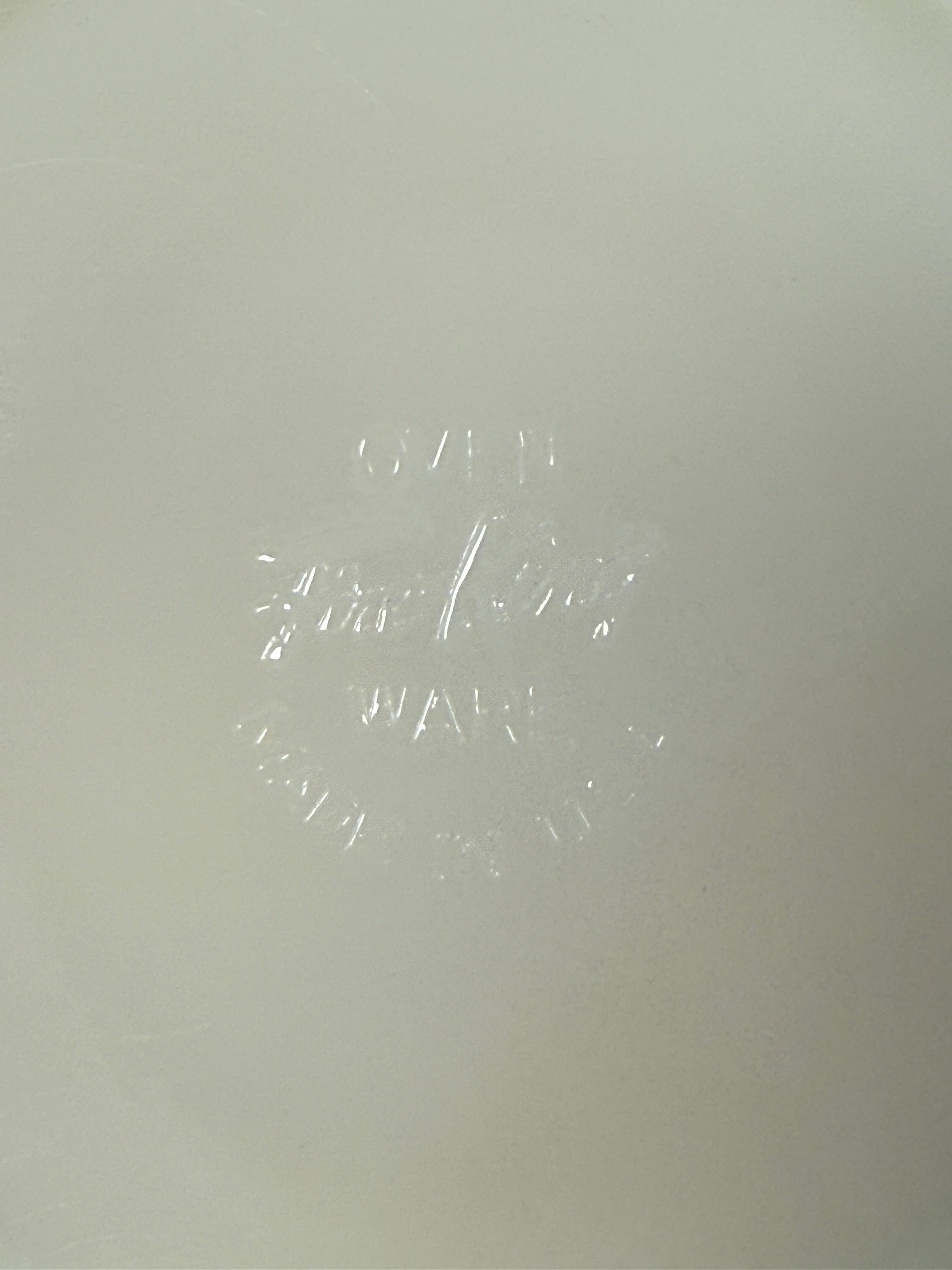 Bol à pâte Fire-King Peach Luster – Poignée et bec verseur (années 1950)