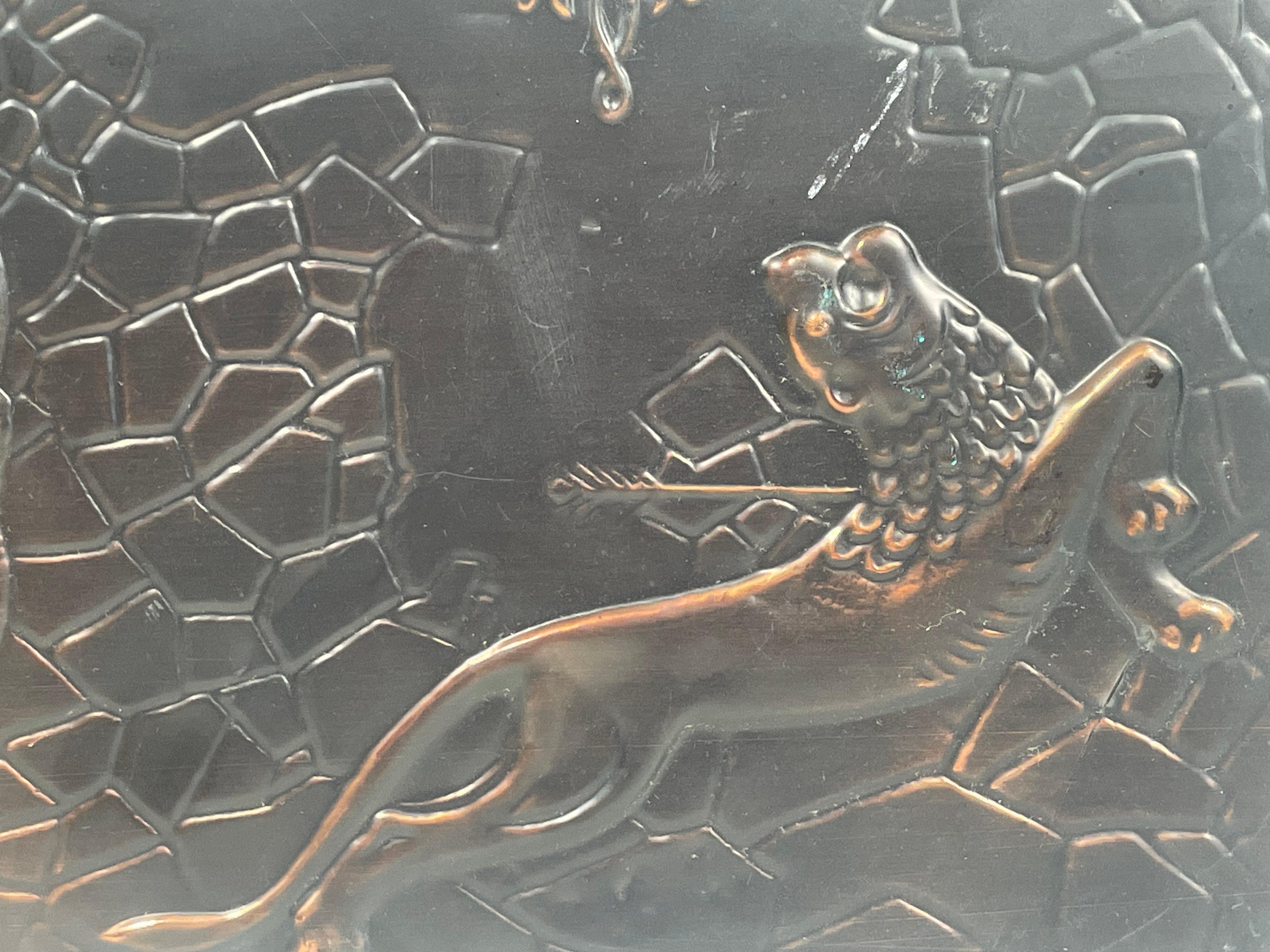 Plaque en cuivre repoussé vintage de 1979 – « Mehair l'Ancien tue le lion » – Décoration murale représentant une scène héroïque
