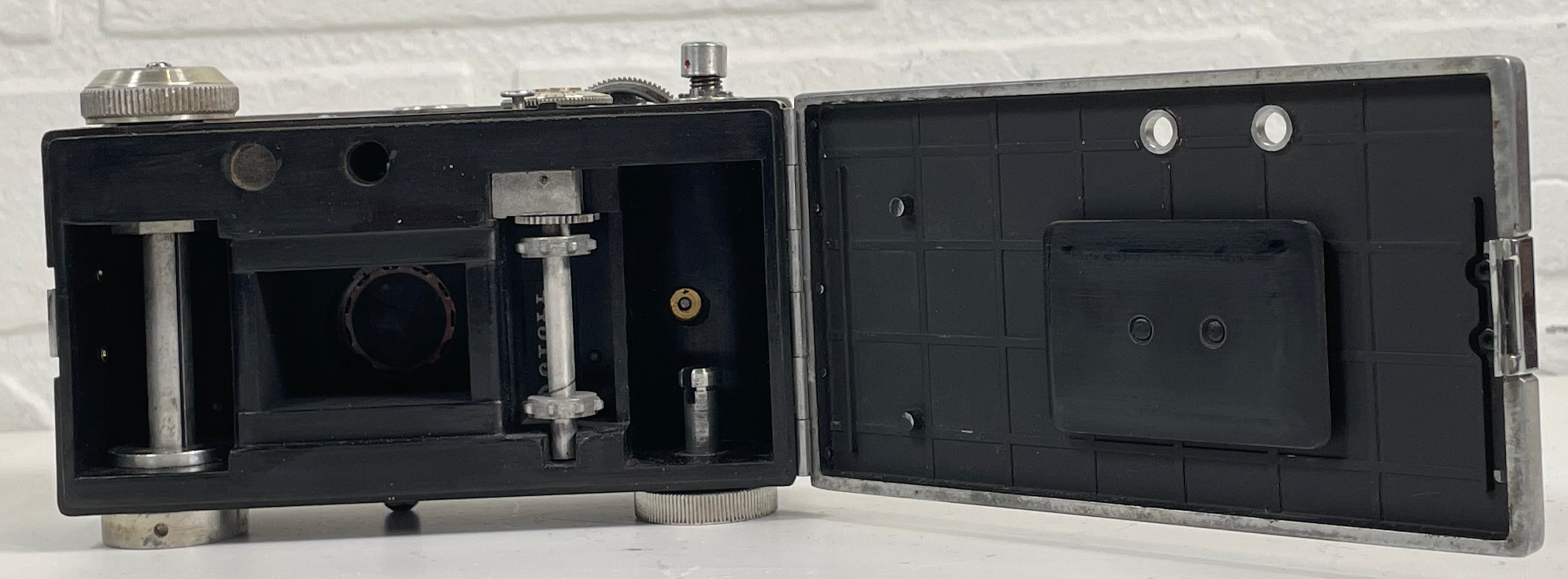 Argus C3 35mm Rangefinder Camera w/ Cintar 50mm f/3.5 Lens + Case – Very Good Condition