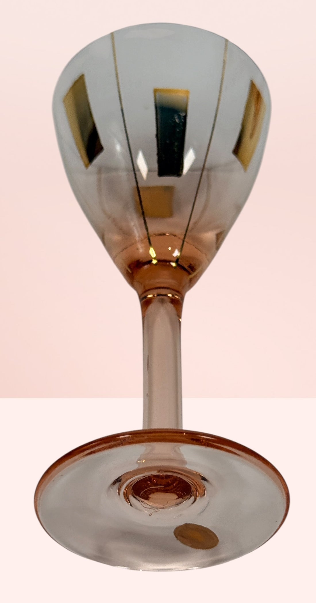 Vintage Hungarian pink cocktail glasses with gold atomic decoration. Set of 4 Mid-Century Modern cordial glasses, ideal for retro barware collections.