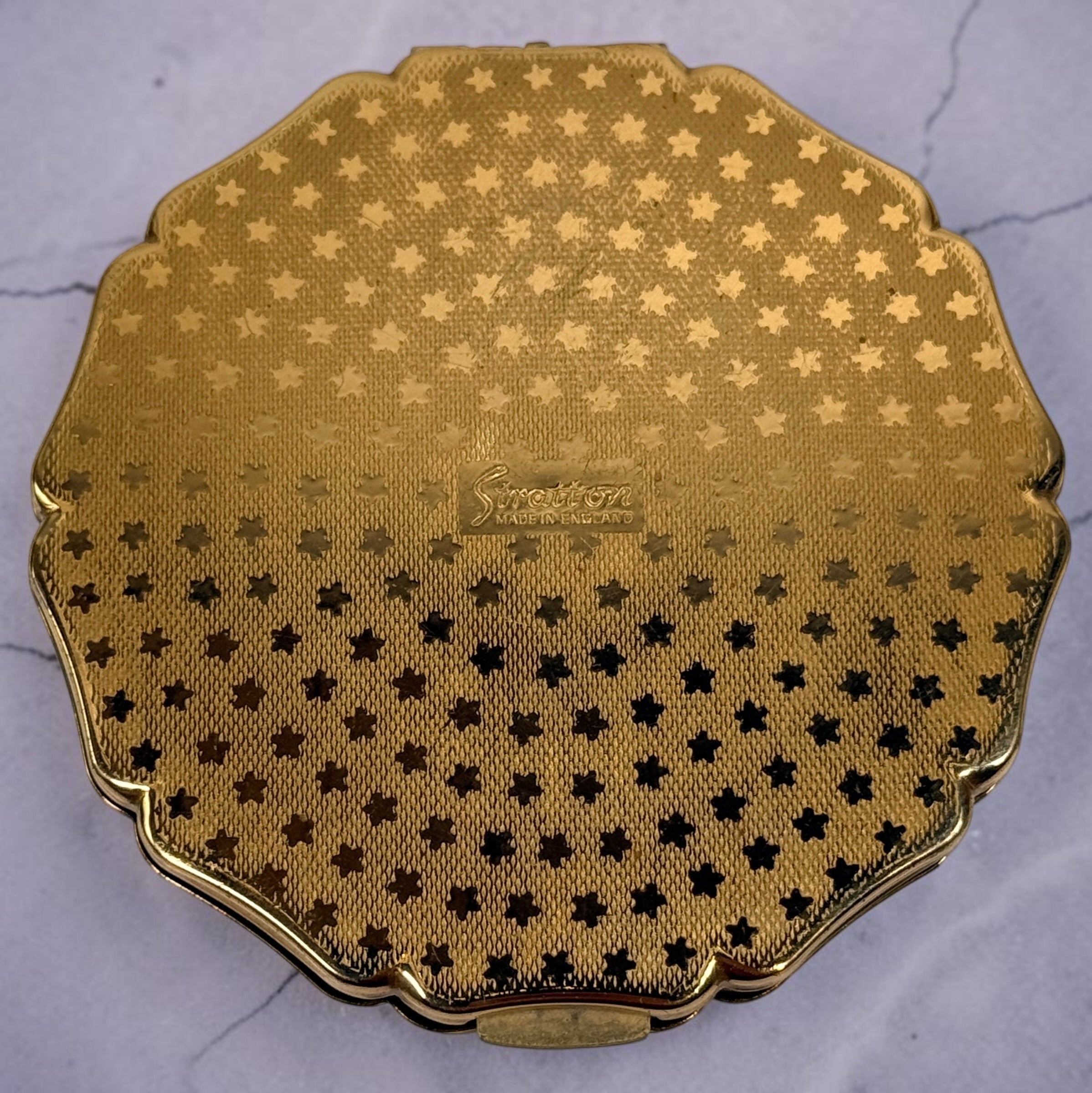 Vintage Stratton blue enamel powder compact made in England. Elegant gold-tone vanity accessory from the 1960s–1970s with mirror and original styling.