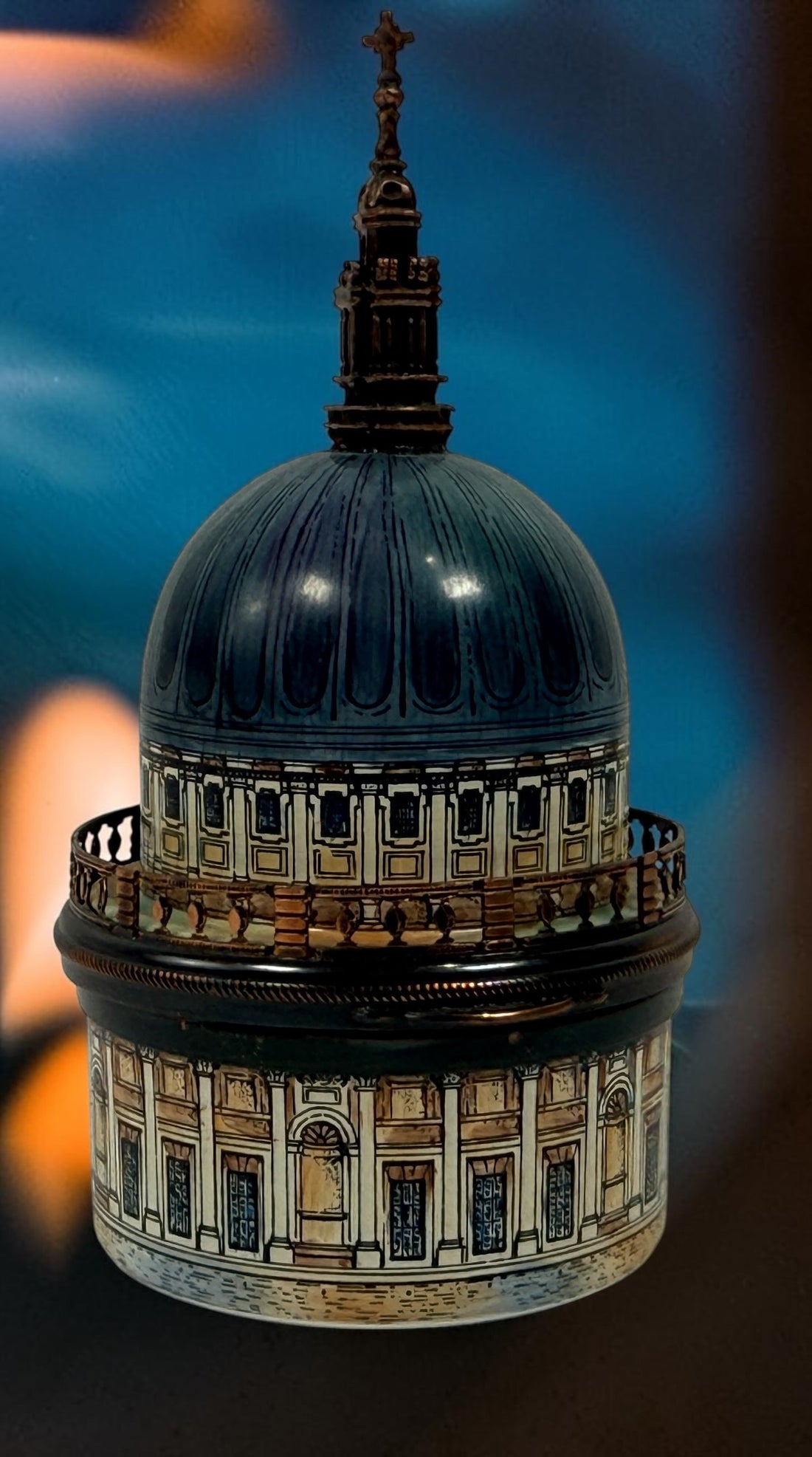 Chelsea Bonbonnière Staffordshire Enamels St. Paul’s Cathedral pill box made in England. Collectible architectural enamel trinket box with hinged lid.