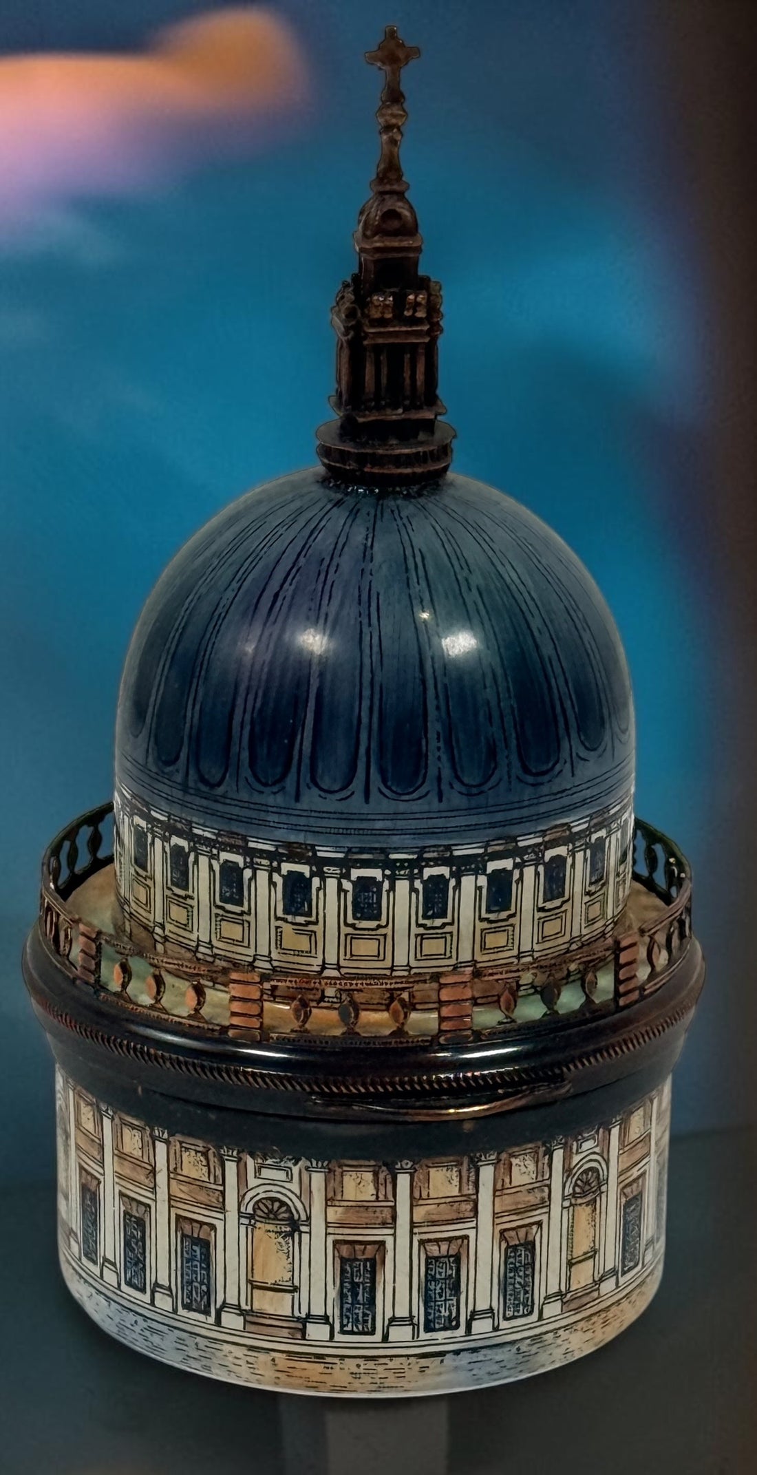 Chelsea Bonbonnière Staffordshire Enamels St. Paul’s Cathedral pill box made in England. Collectible architectural enamel trinket box with hinged lid.