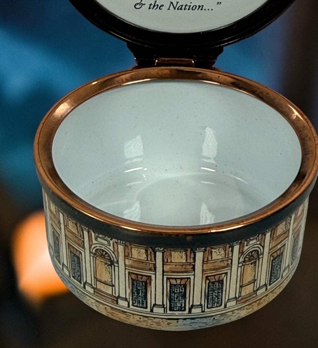 Chelsea Bonbonnière Staffordshire Enamels St. Paul’s Cathedral pill box made in England. Collectible architectural enamel trinket box with hinged lid.