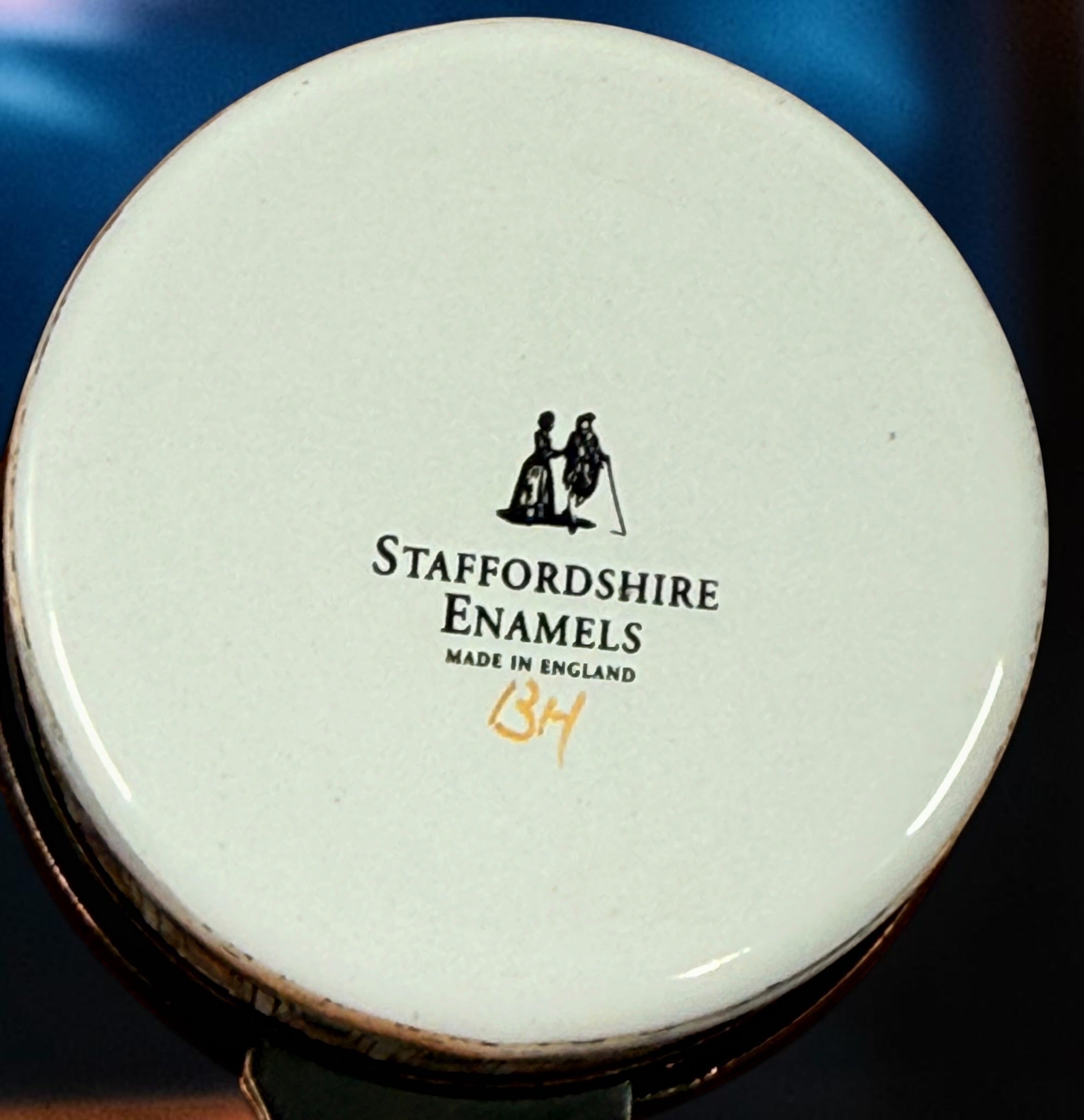 Chelsea Bonbonnière Staffordshire Enamels St. Paul’s Cathedral pill box made in England. Collectible architectural enamel trinket box with hinged lid.