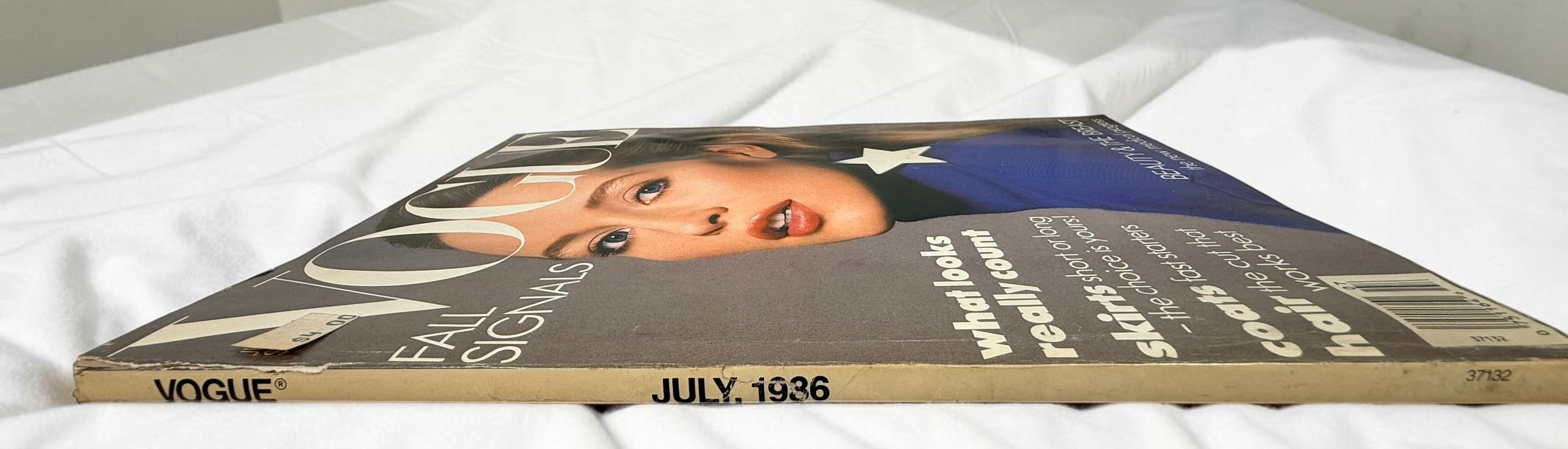 Vintage Vogue Magazine July 1986 fashion issue featuring Fall Signals, beauty trends, lifestyle articles and classic 1980s Vogue editorial content.