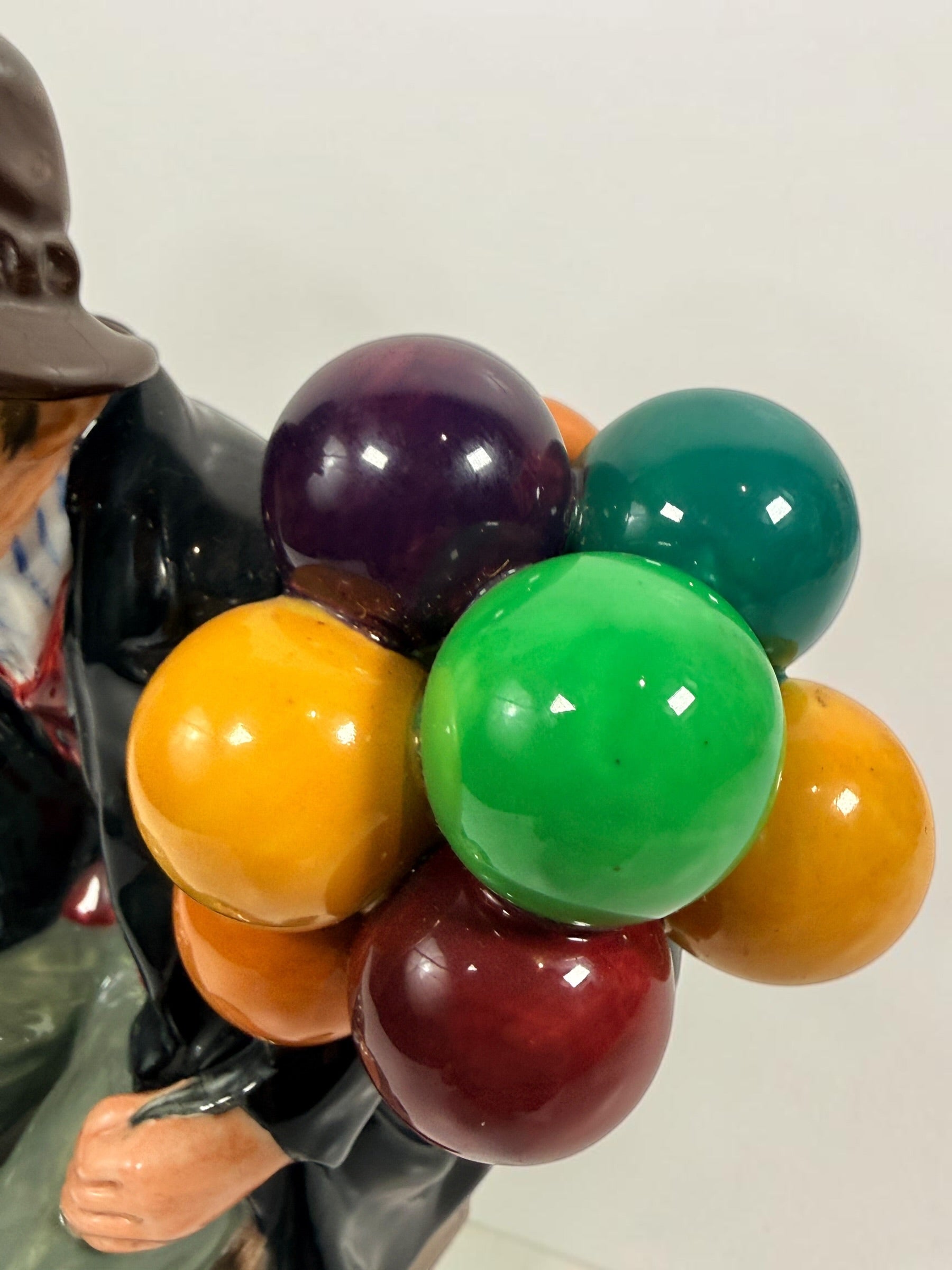 Vintage Royal Doulton The Balloon Man HN1954 porcelain figurine from England. Classic Leslie Harradine design in good collectible condition.