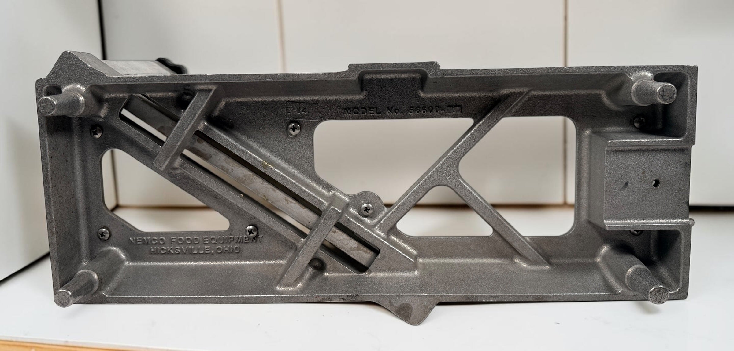 Nemco Easy LettuceKutter 56600-L3 commercial lettuce cutter made in USA. NSF-certified food prep equipment with stainless blades and heavy-duty cast aluminum construction.