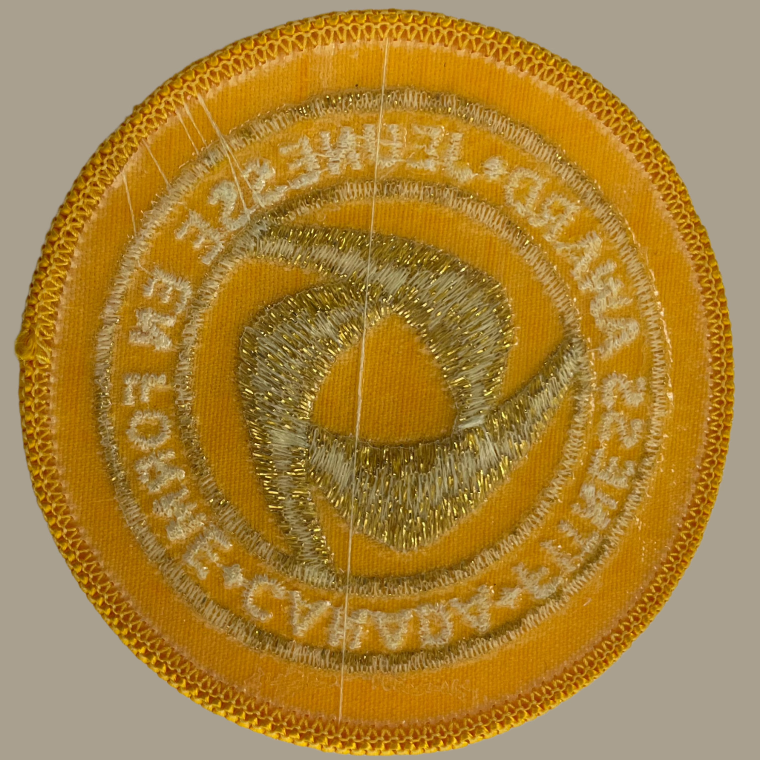 Vintage Canada Fitness Award Gold Patch – 1970s-80s Canadian Youth Program – Rare Bilingual