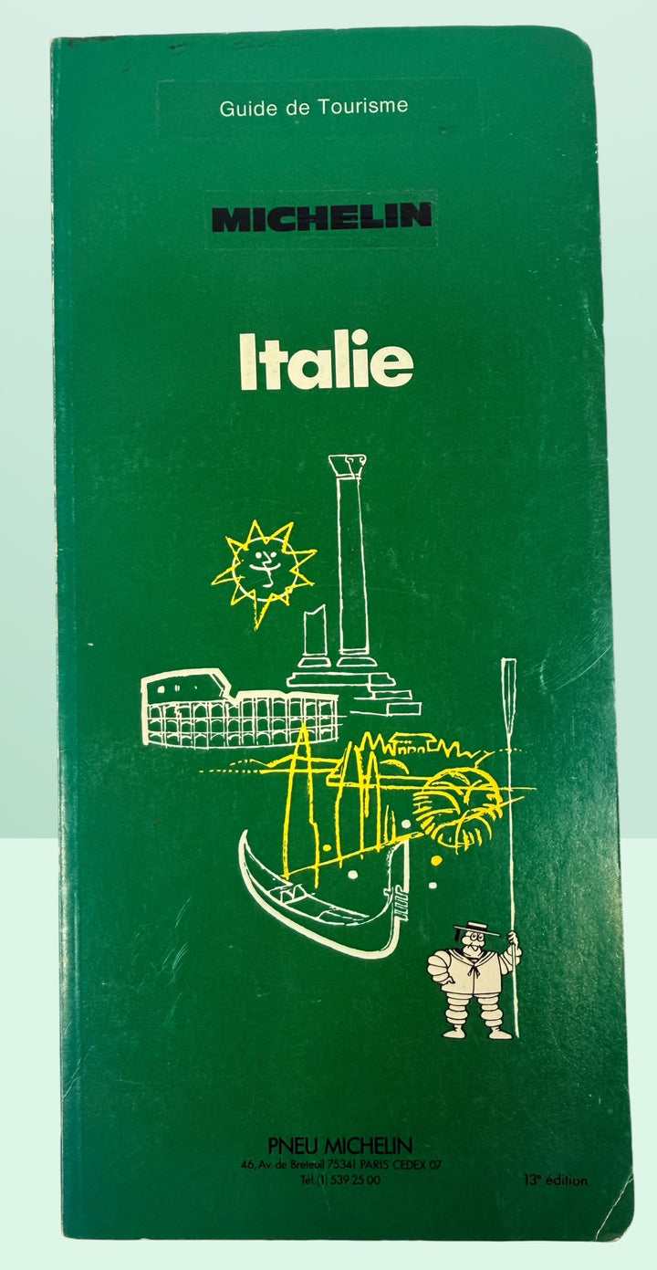 Vintage 1982 Michelin Green Guide Italie travel book in French. Collectible Michelin tourism guide featuring Italy travel information and maps.