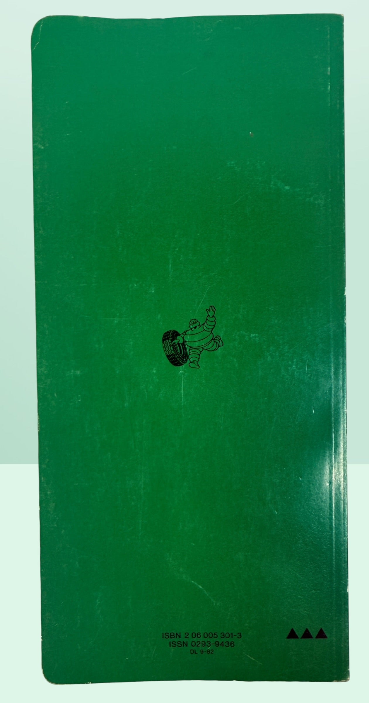 Vintage 1982 Michelin Green Guide Italie travel book in French. Collectible Michelin tourism guide featuring Italy travel information and maps.