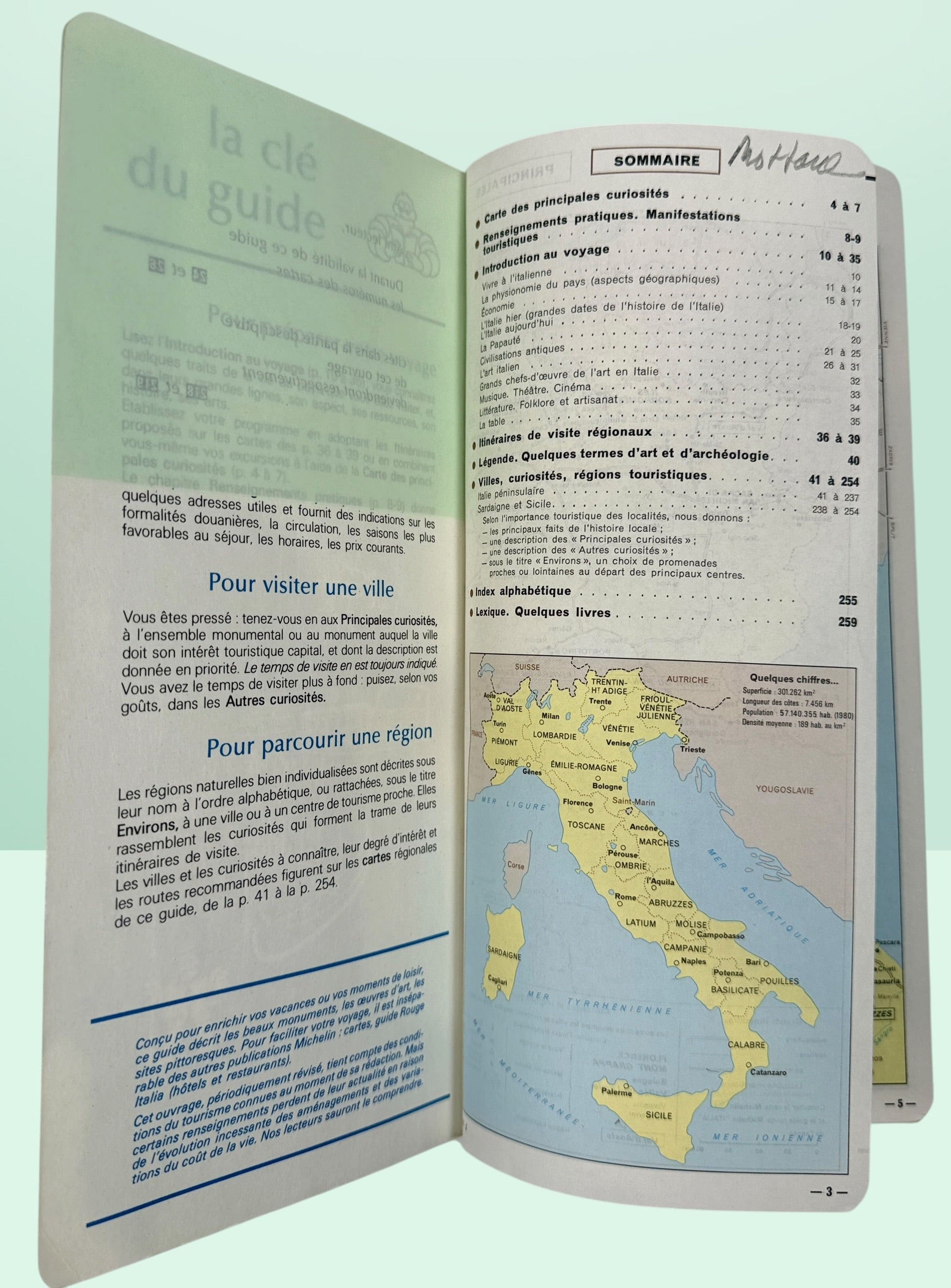 Vintage 1982 Michelin Green Guide Italie travel book in French. Collectible Michelin tourism guide featuring Italy travel information and maps.