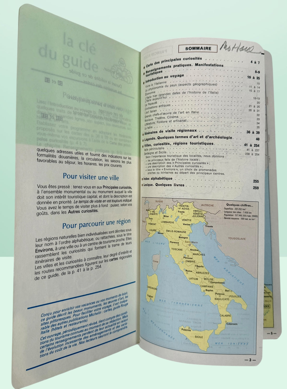 Vintage 1982 Michelin Green Guide Italie travel book in French. Collectible Michelin tourism guide featuring Italy travel information and maps.