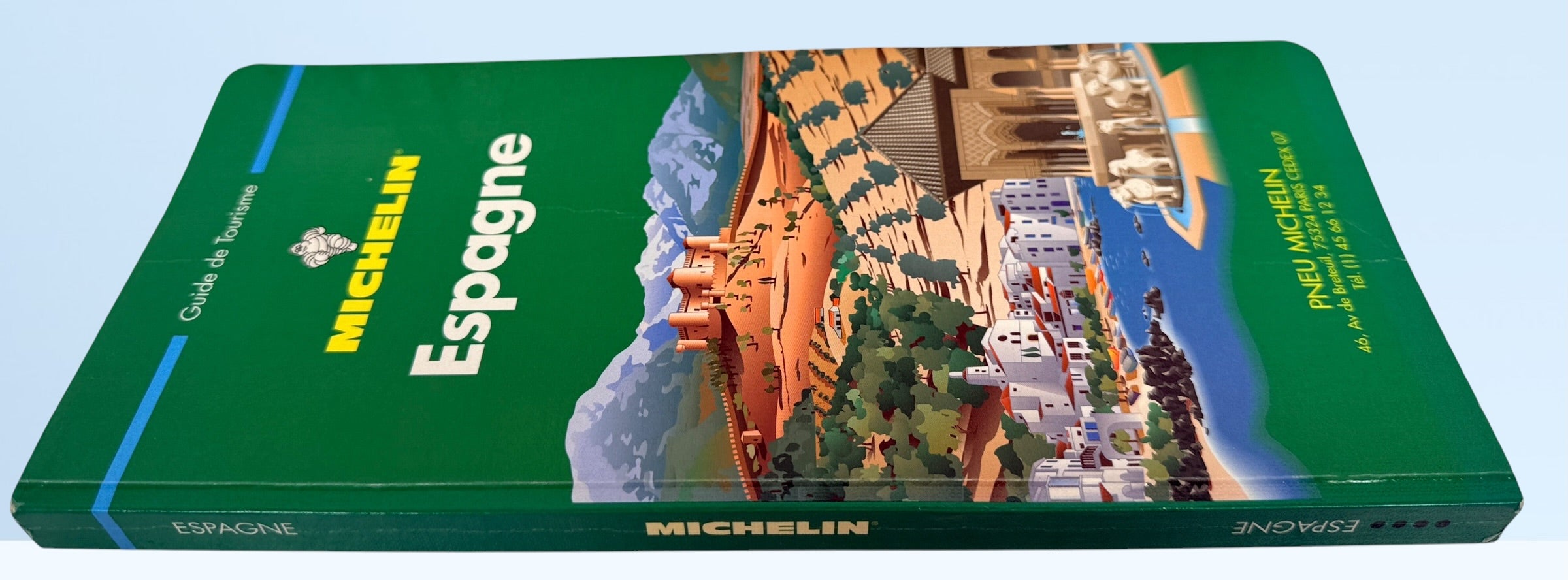 Vintage 1995 Michelin Espagne Green Guide in French. Classic Michelin travel book featuring maps, attractions, regional history, and travel information for Spain.