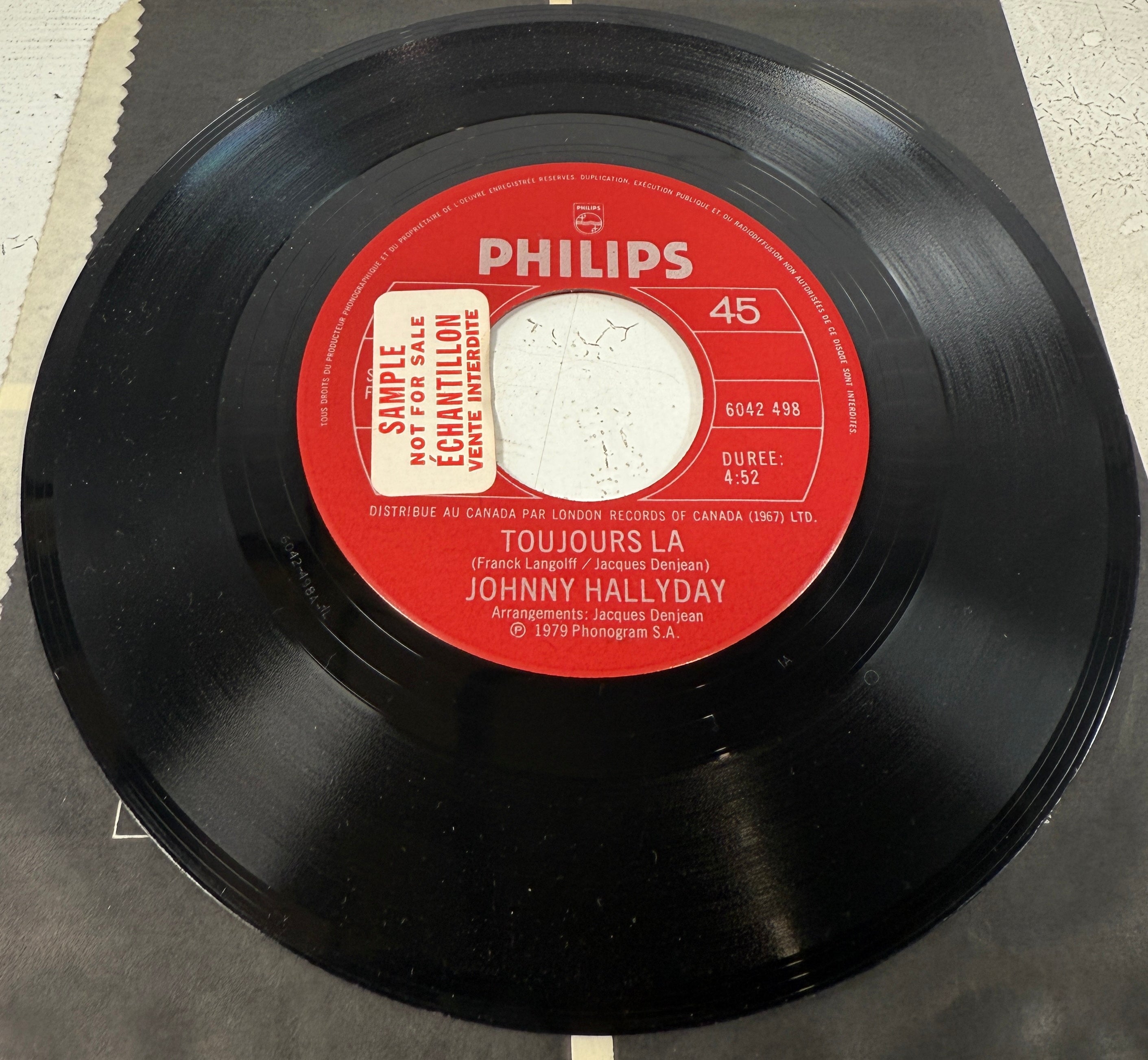 Johnny Hallyday – Toujours Là / La Fin du Voyage 45 RPM