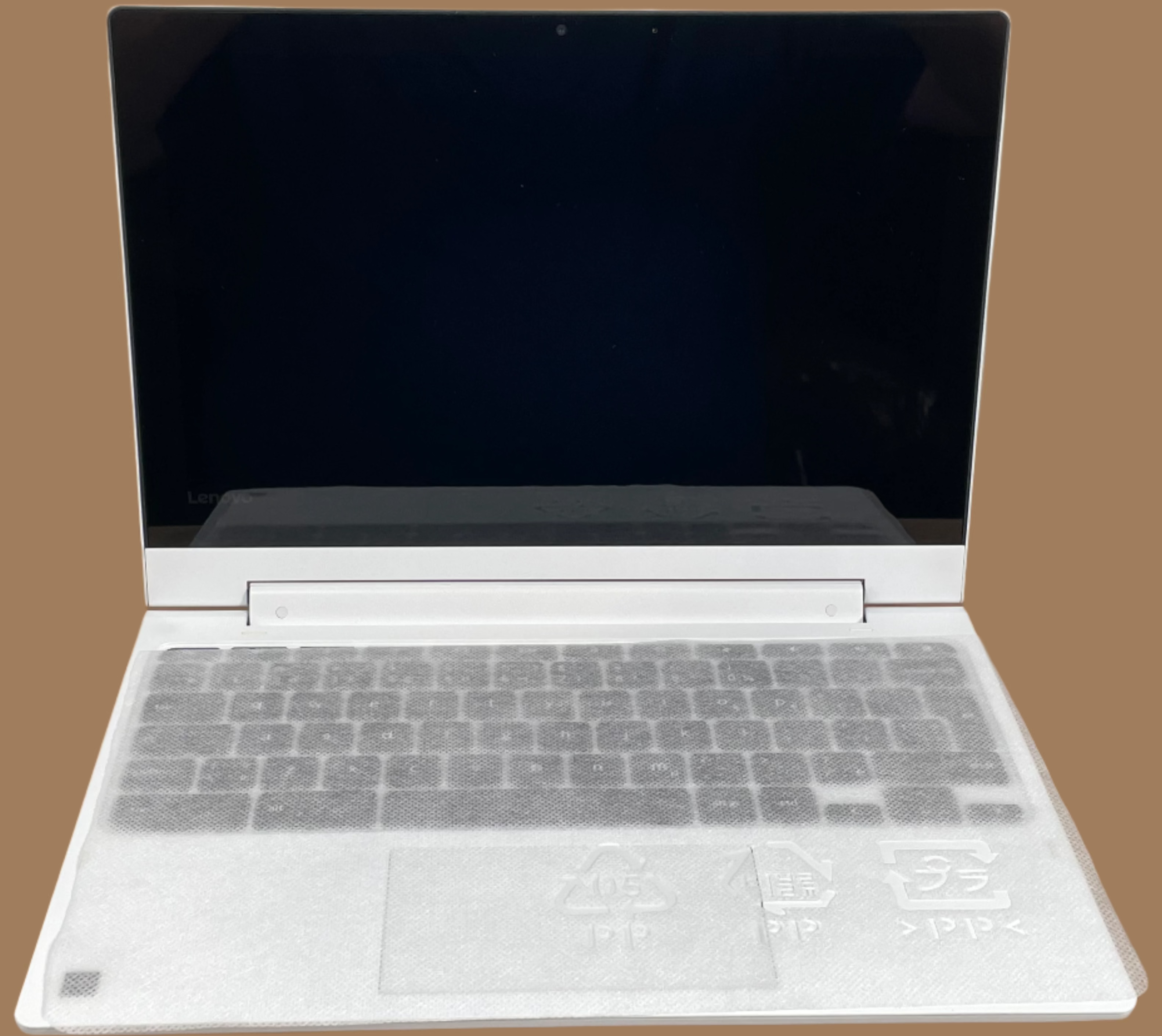 Lenovo Chromebook C330 11.6″ Convertible Touch Laptop – 4 GB / 64 GB – White