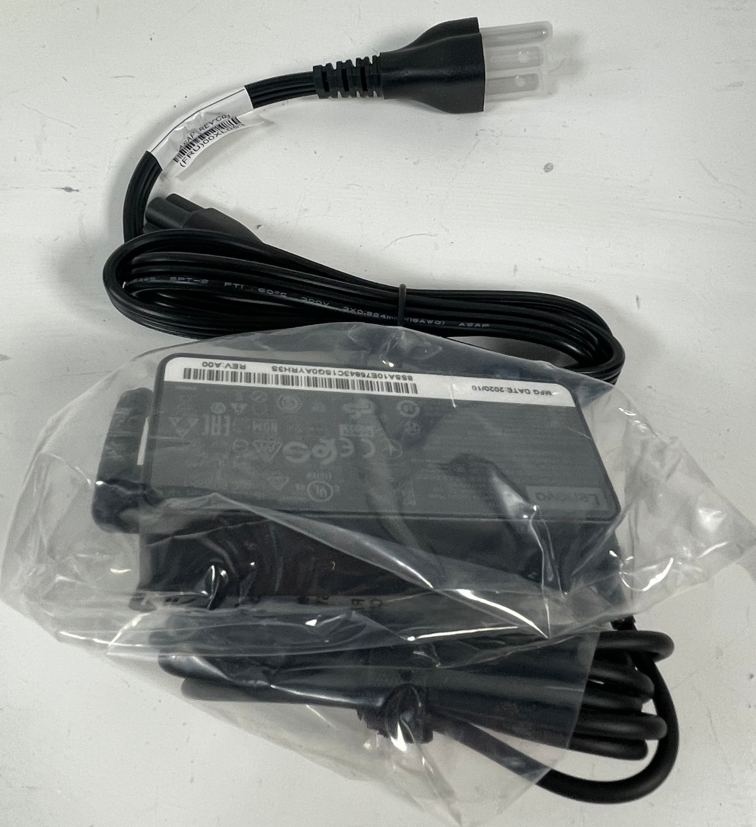 Lenovo Chromebook C330 11.6″ Convertible Touch Laptop – 4 GB / 64 GB – White