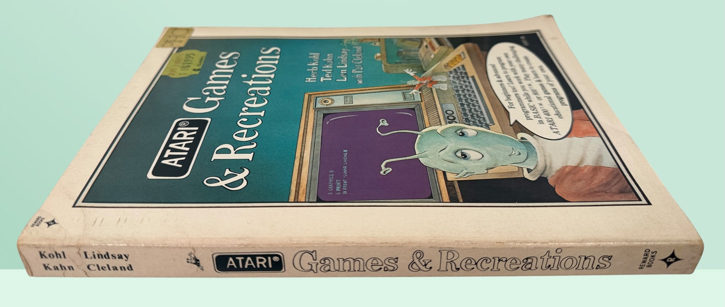 Vintage Atari Games &amp; Recreations programming book for Atari 400 and 800 computers. Classic BASIC coding guide featuring games, graphics, sound and color projects.
