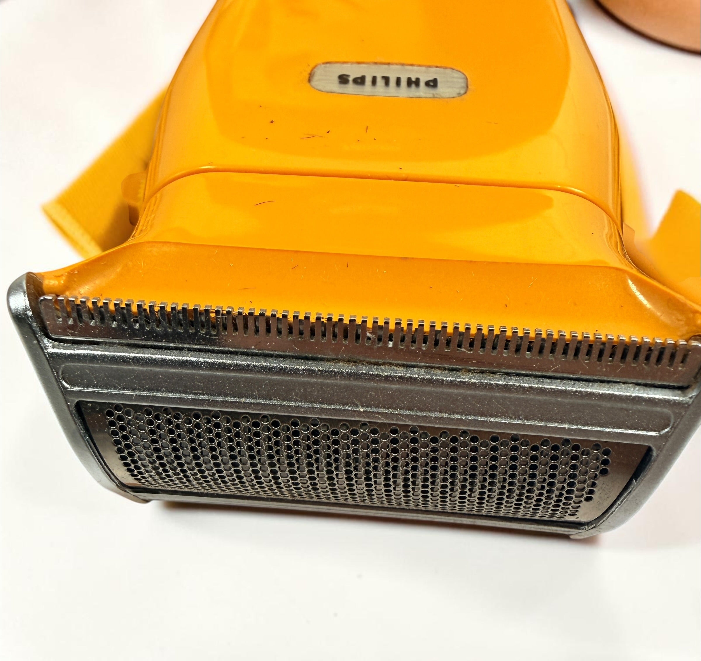 Trousse de beauté Philips des années 70, kit de toilettage électrique, complète, étui orange.