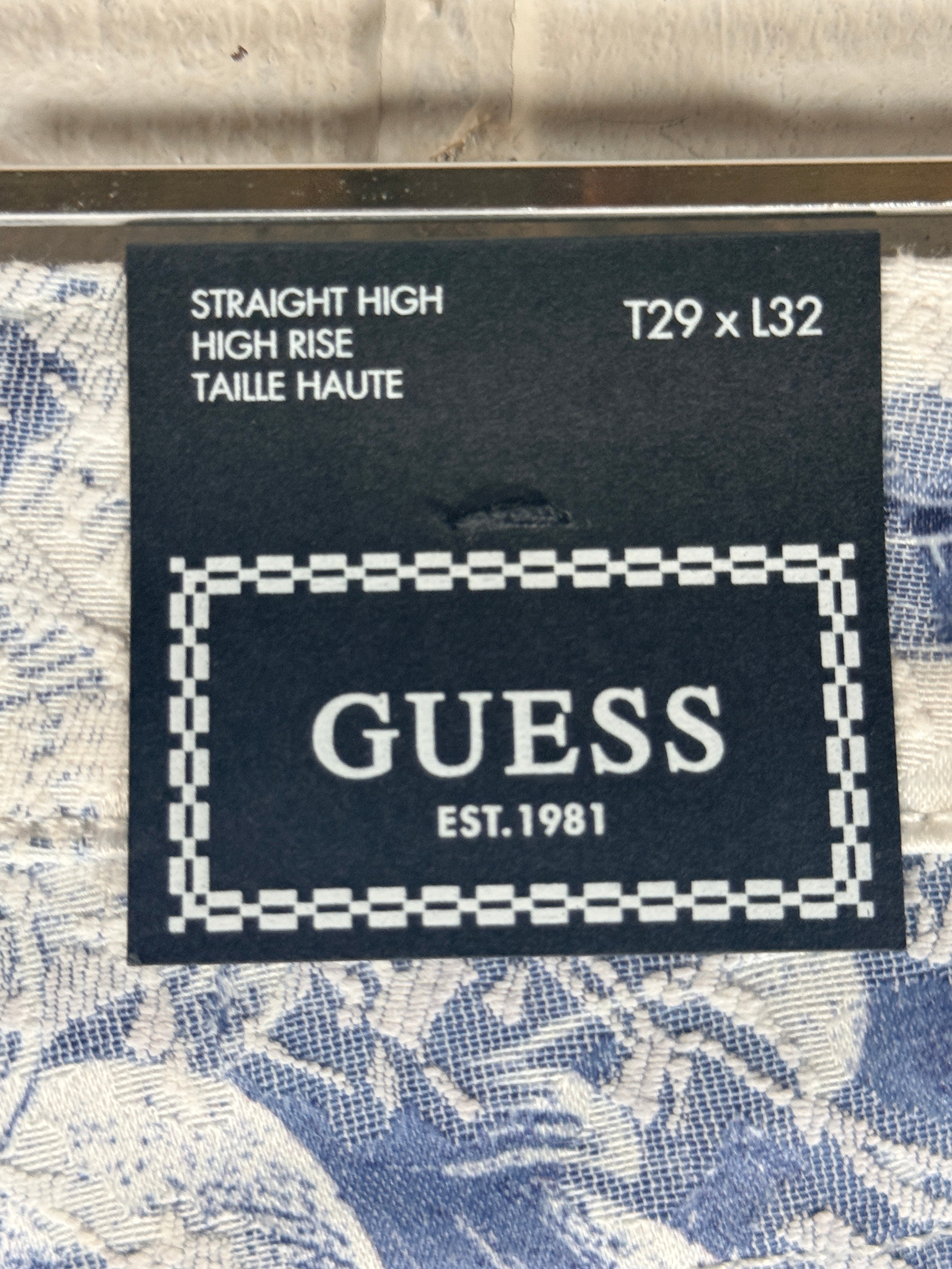 NWT GUESS 1981 Straight High Rise Jeans in Porcelain Flower print. Blue and white floral toile jacquard denim, size 29x32, slim straight fit.