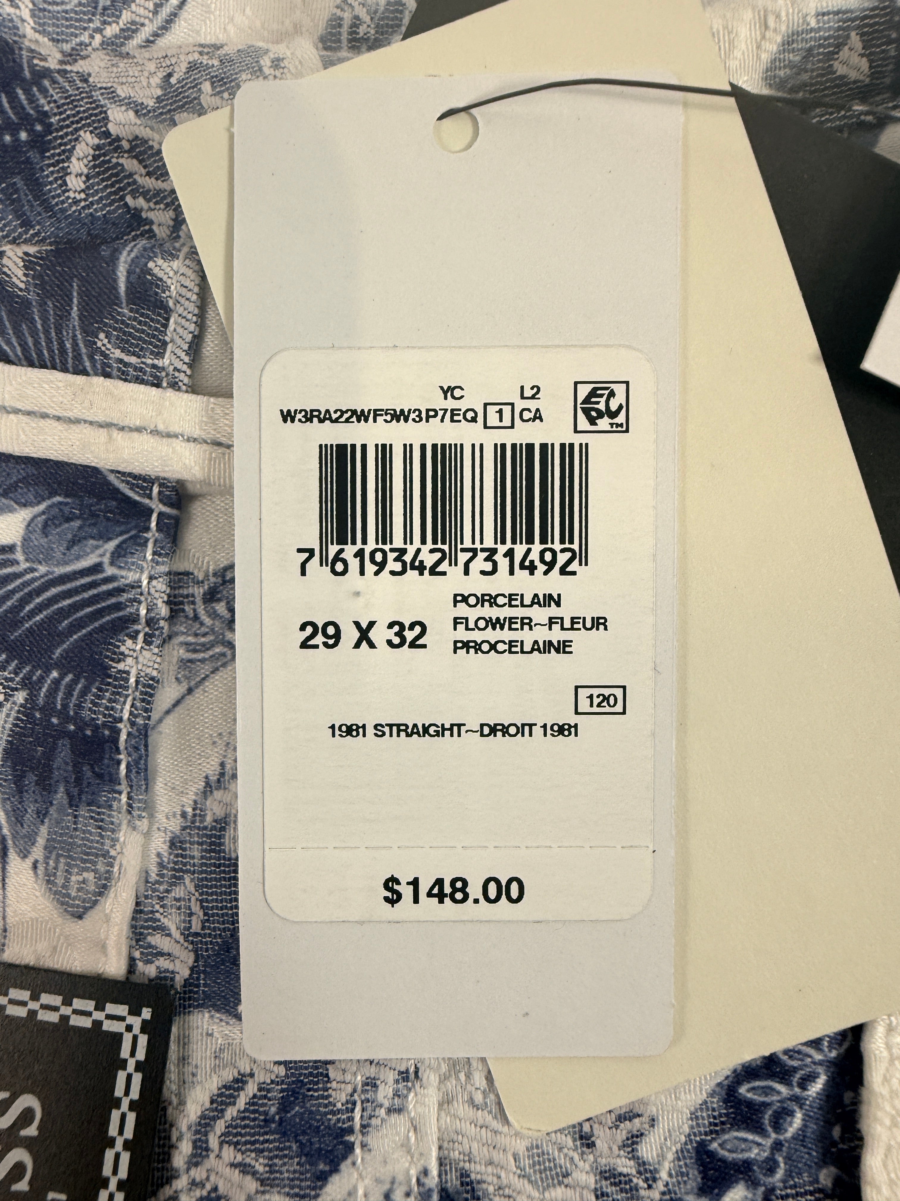 NWT GUESS 1981 Straight High Rise Jeans in Porcelain Flower print. Blue and white floral toile jacquard denim, size 29x32, slim straight fit.