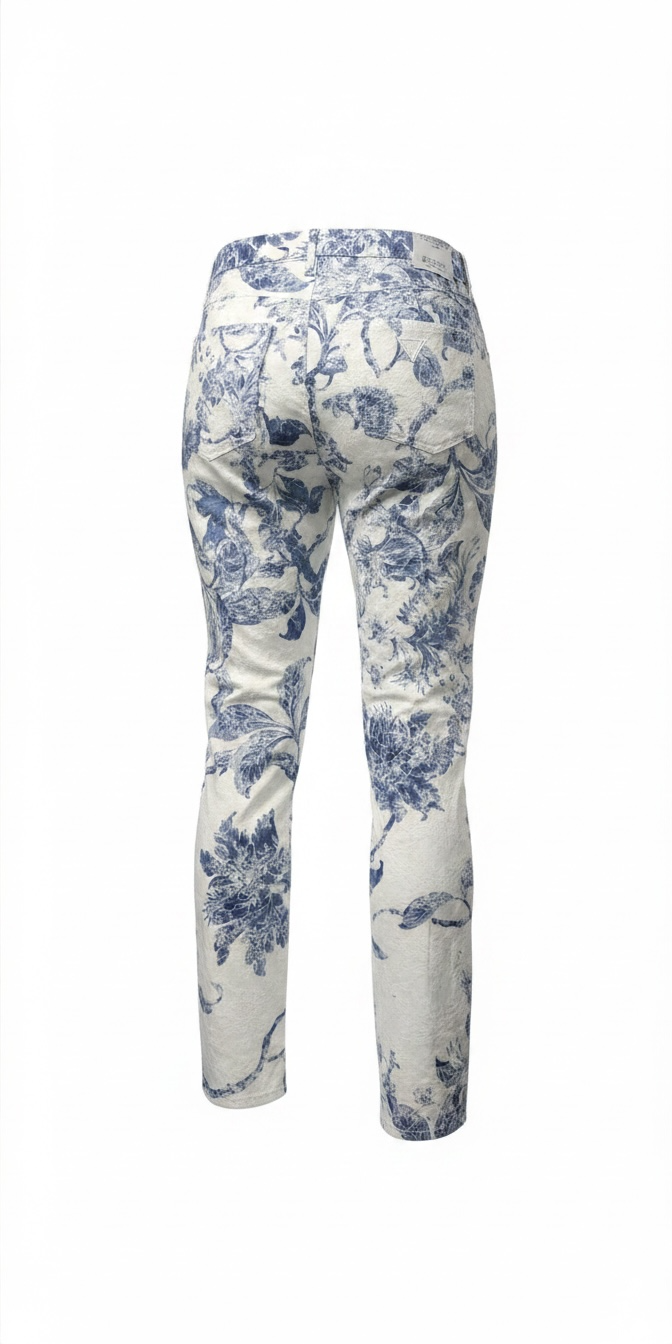 NWT GUESS 1981 Straight High Rise Jeans in Porcelain Flower print. Blue and white floral toile jacquard denim, size 29x32, slim straight fit.