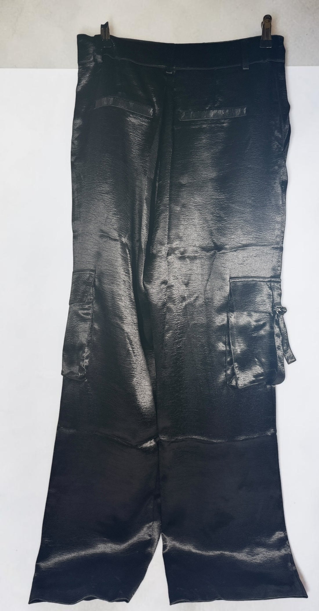 Pantalon cargo en satin GUESS ECO Jamie, noir de jais, neuf avec étiquette