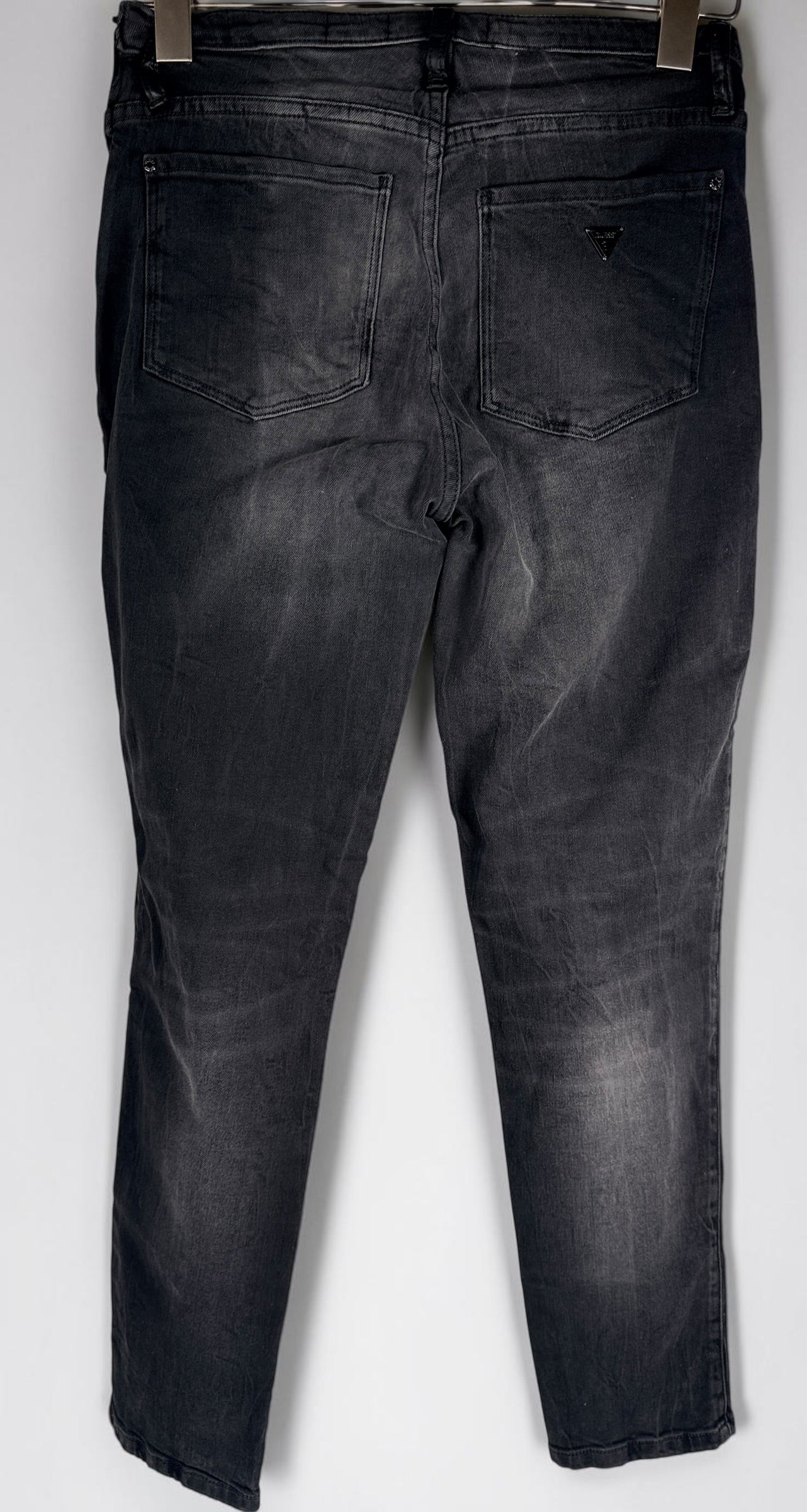 NWT GUESS Sexy Curve Skinny Mid jeans in black vintage wash featuring a lace-up front, stretch denim construction, and flattering curve fit. Size 29x27.