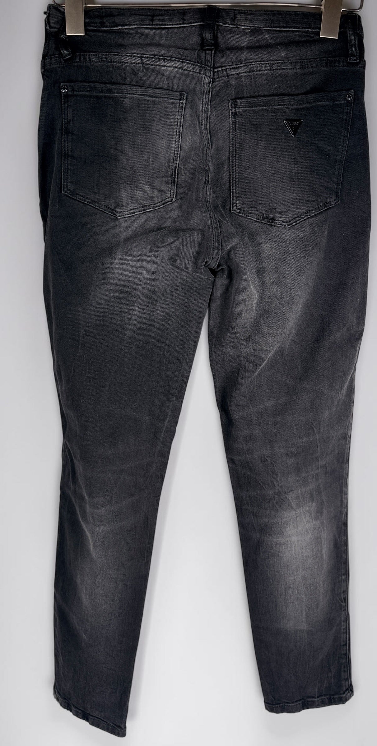 NWT GUESS Sexy Curve Skinny Mid jeans in black vintage wash featuring a lace-up front, stretch denim construction, and flattering curve fit. Size 29x27.
