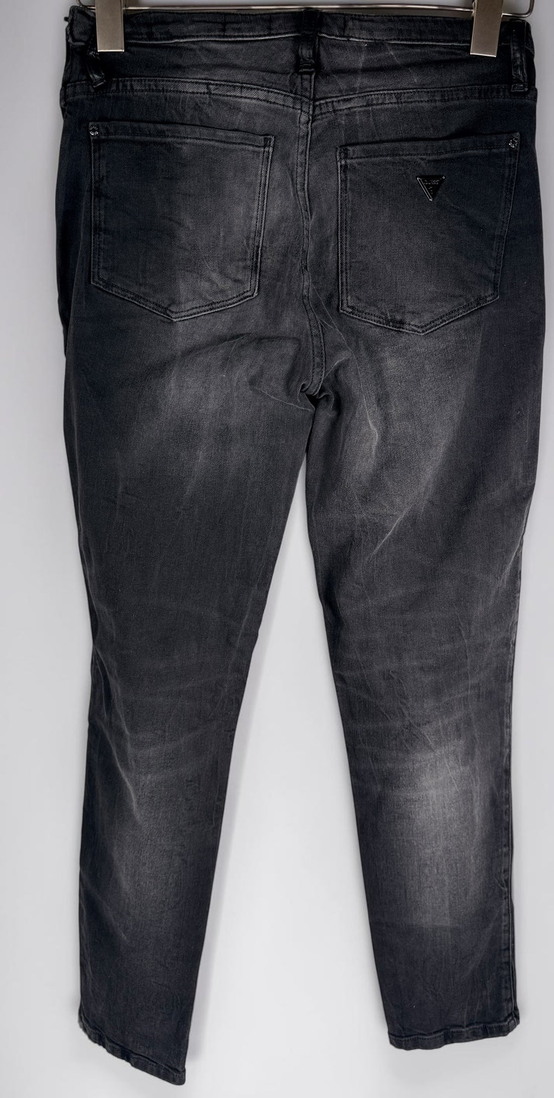 NWT GUESS Sexy Curve Skinny Mid jeans in black vintage wash featuring a lace-up front, stretch denim construction, and flattering curve fit. Size 29x27.