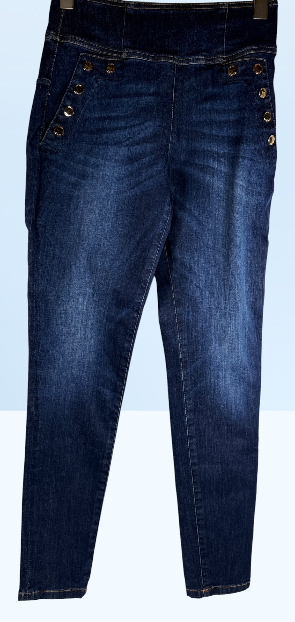 GUESS Curve X High Button skinny jeans in Ultimate Dark wash. High-rise stretch denim with gold-tone button accents. New with tags, size 29x30.