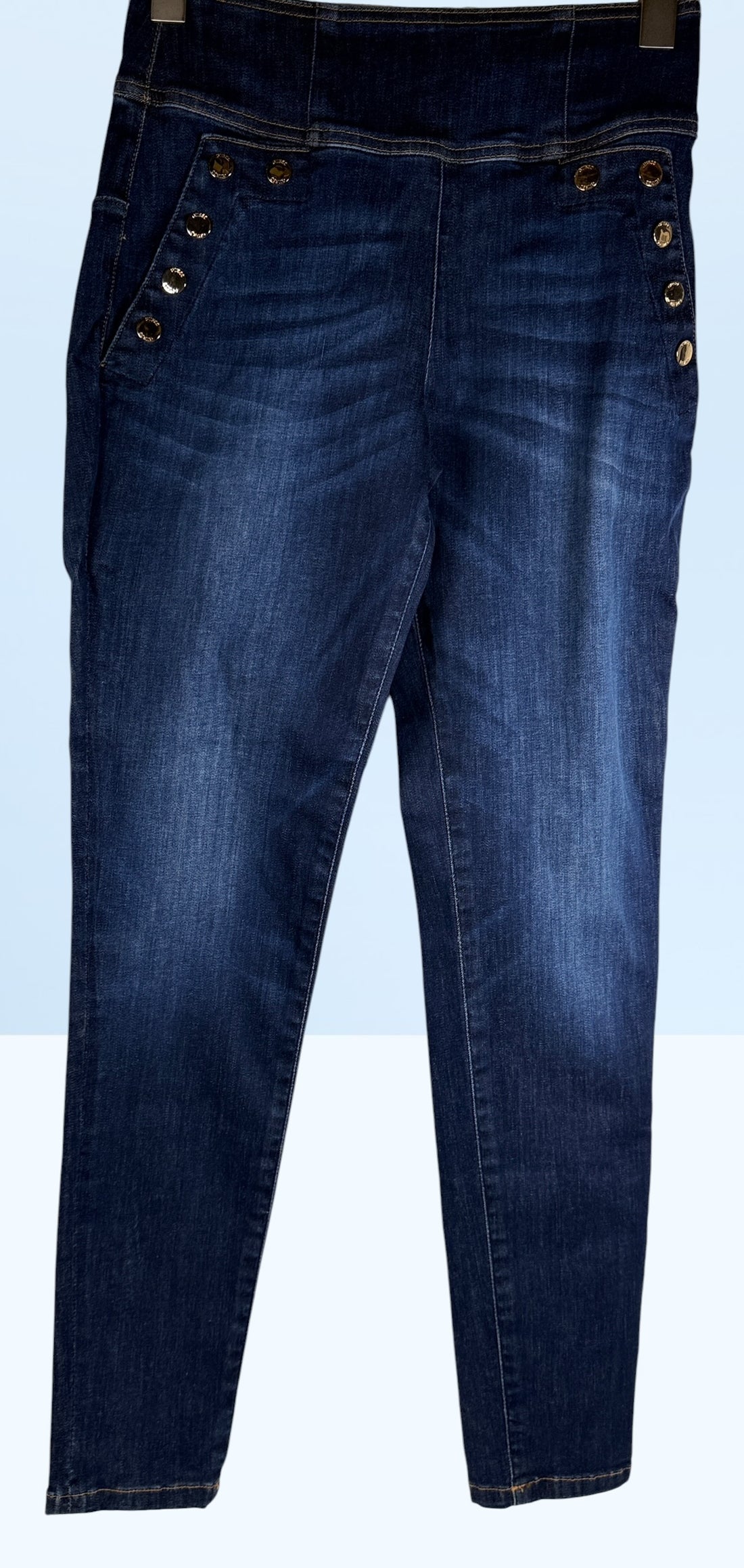 GUESS Curve X High Button skinny jeans in Ultimate Dark wash. High-rise stretch denim with gold-tone button accents. New with tags, size 29x30.