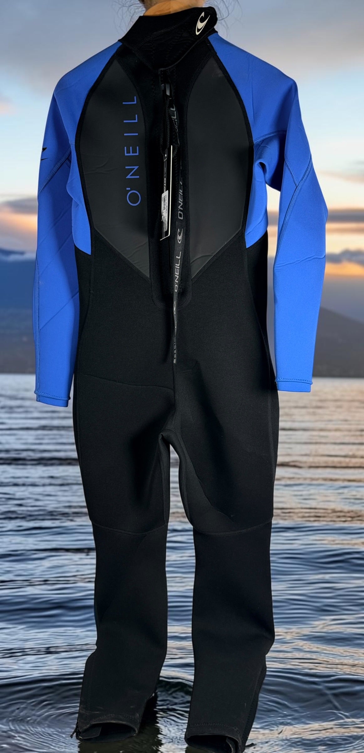 O’Neill Reactor II Youth 3/2mm full wetsuit size 12 in black and ocean blue. New with tags, ideal for surfing, swimming, paddleboarding, and watersports.