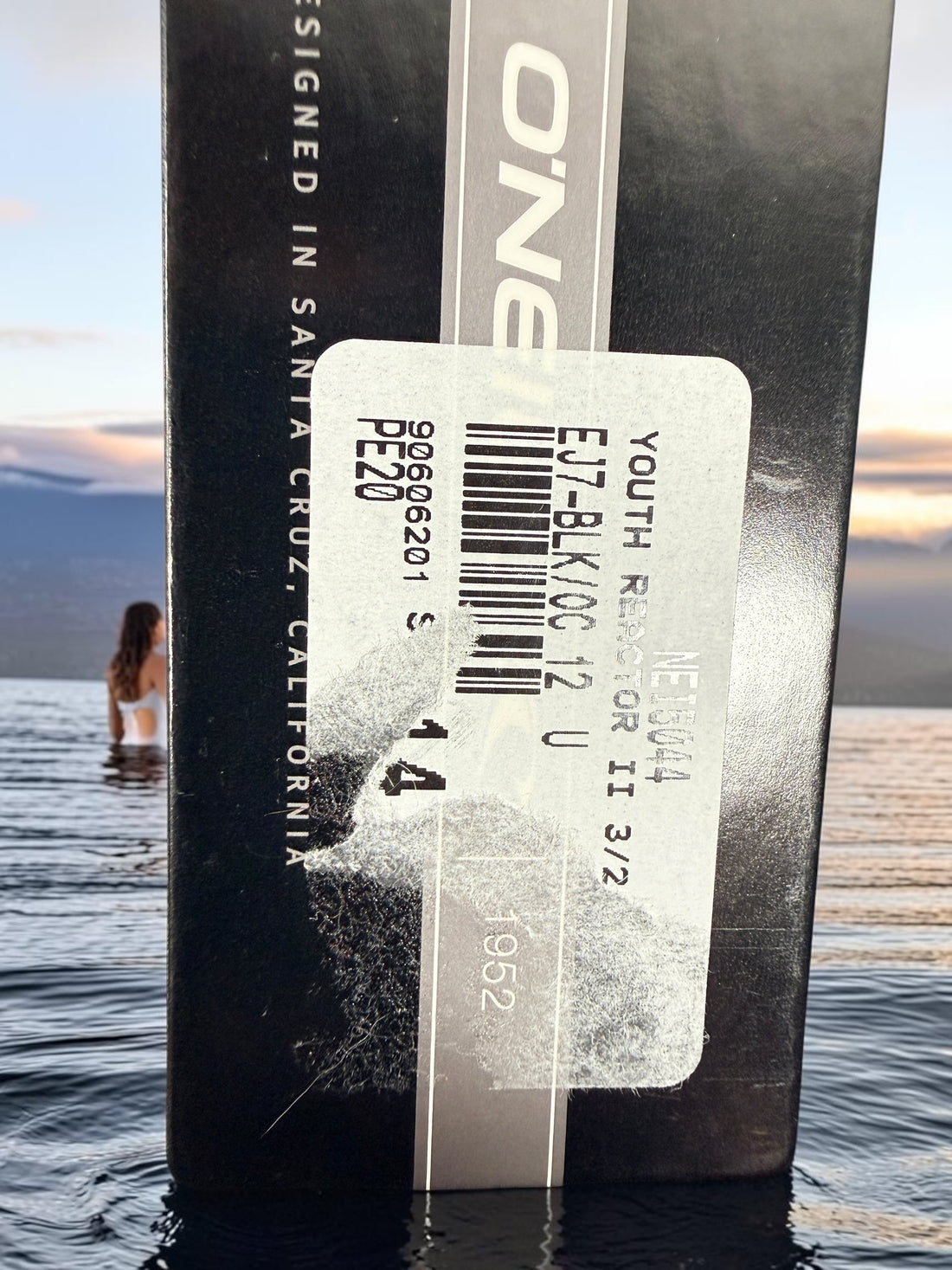 O’Neill Reactor II Youth 3/2mm full wetsuit size 12 in black and ocean blue. New with tags, ideal for surfing, swimming, paddleboarding, and watersports.