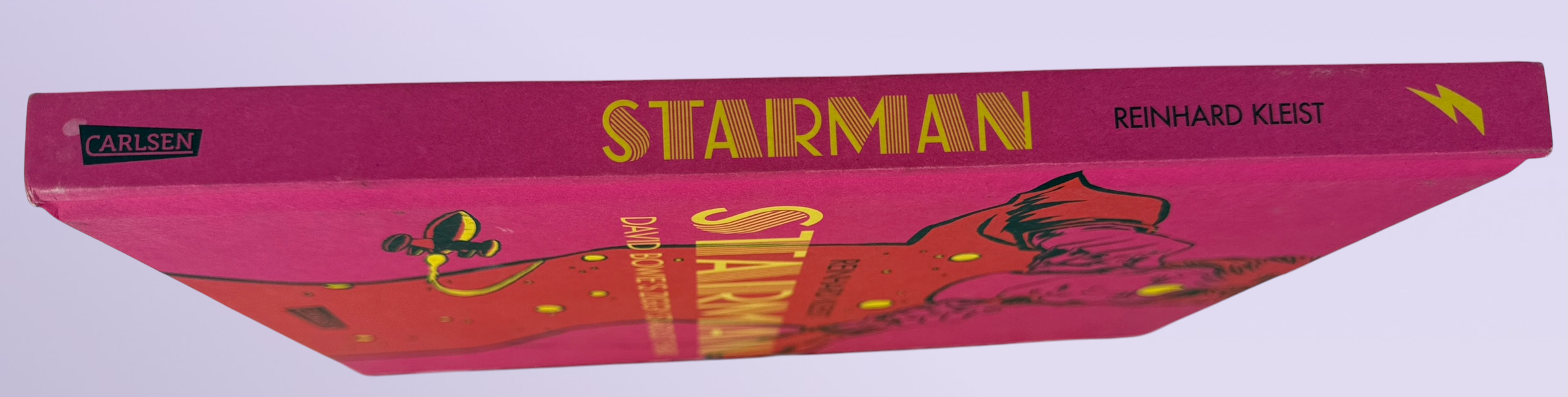 Reinhard Kleist’s Starman graphic novel chronicles David Bowie’s Ziggy Stardust years in stunning full color. German hardcover first edition from 2021.