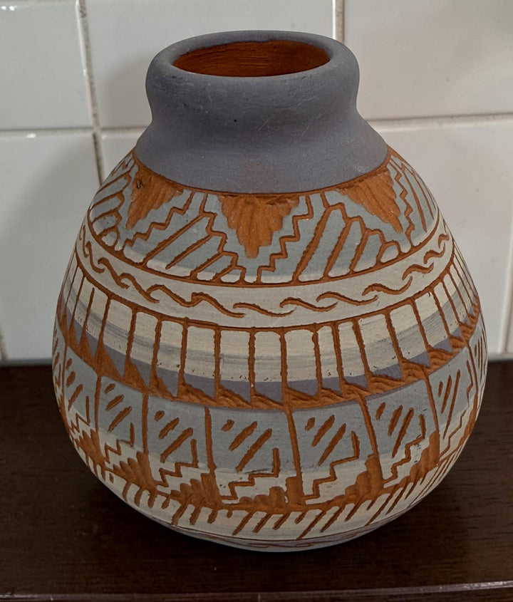 Signed S. Benaly Shiprock NM pottery vase featuring hand-carved Southwest geometric decoration. Vintage studio pottery from New Mexico.