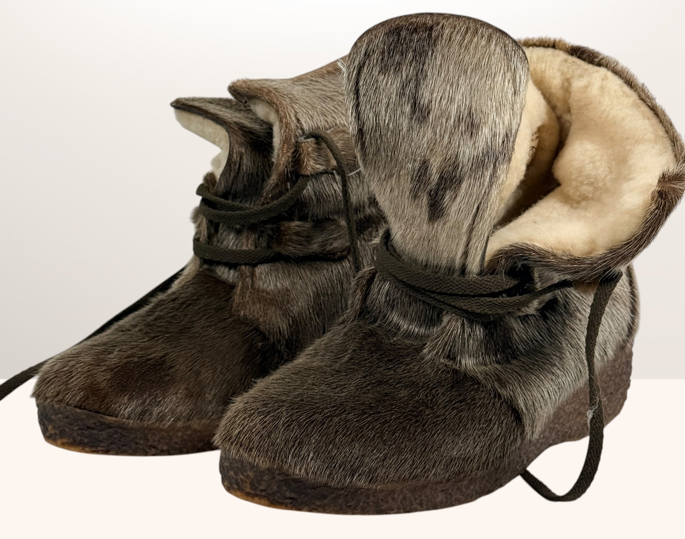 Vintage Pajar Canada genuine sealskin winter boots with genuine shearling lining. Women’s size 6. Authentic Canadian-made cold weather footwear in very good condition.