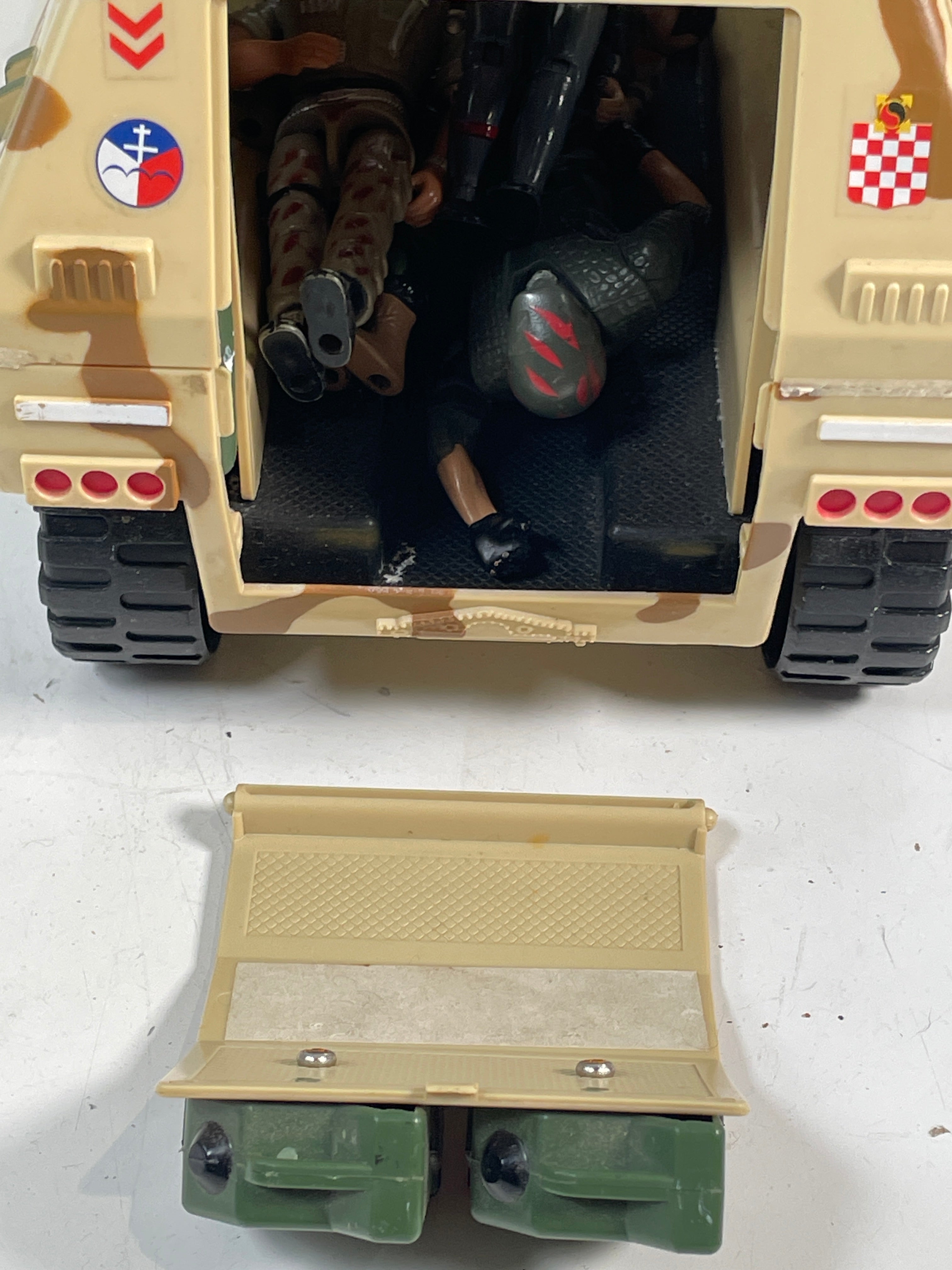 Vintage 1996 Lanard World Force APC – 6 GI Joe-Style Figures – Éco