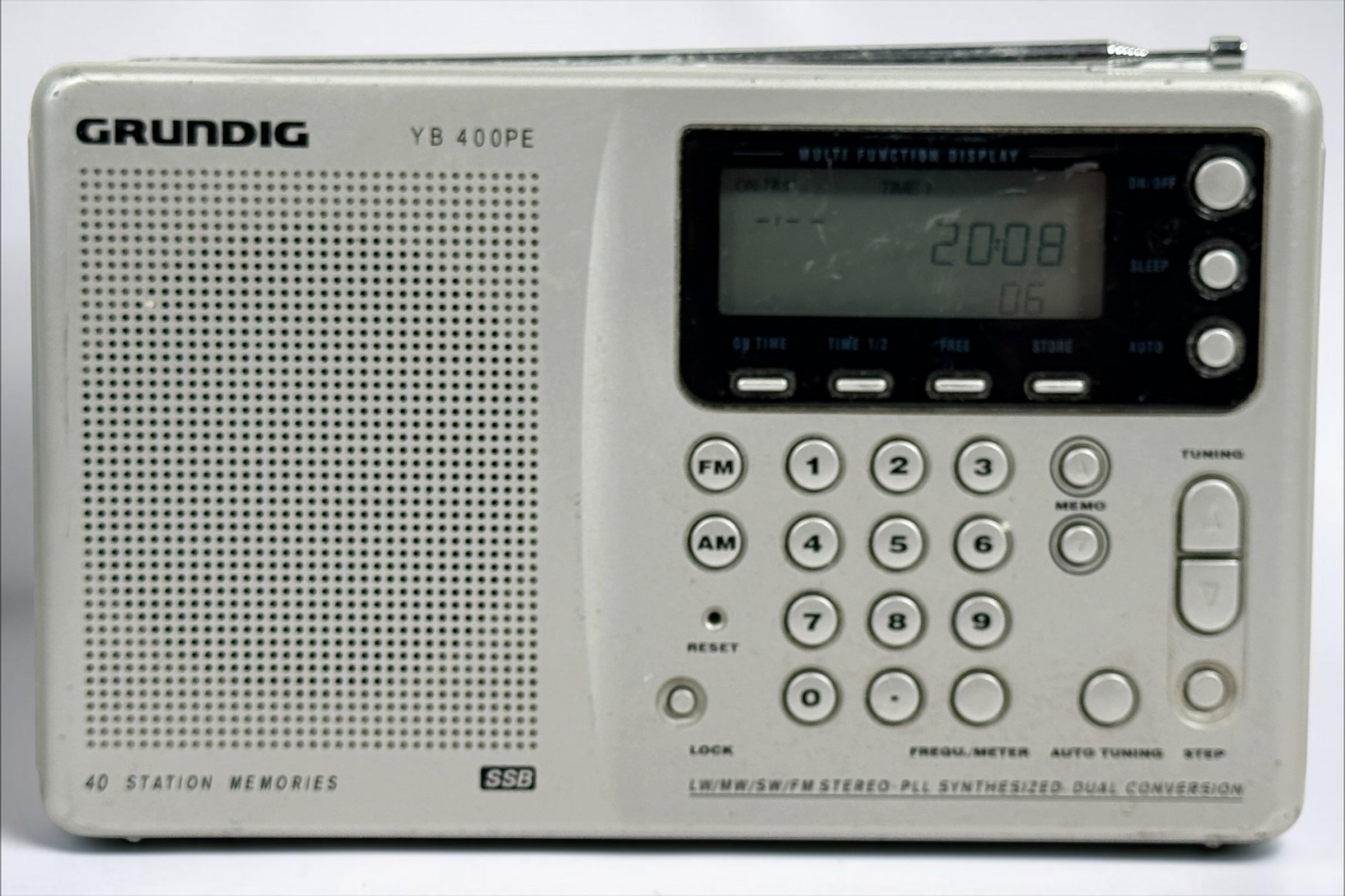 Vintage Grundig Yacht Boy 400 PE world band radio with SSB, digital tuning, FM, AM, LW and shortwave reception. A classic portable receiver for collectors and DX enthusiasts.