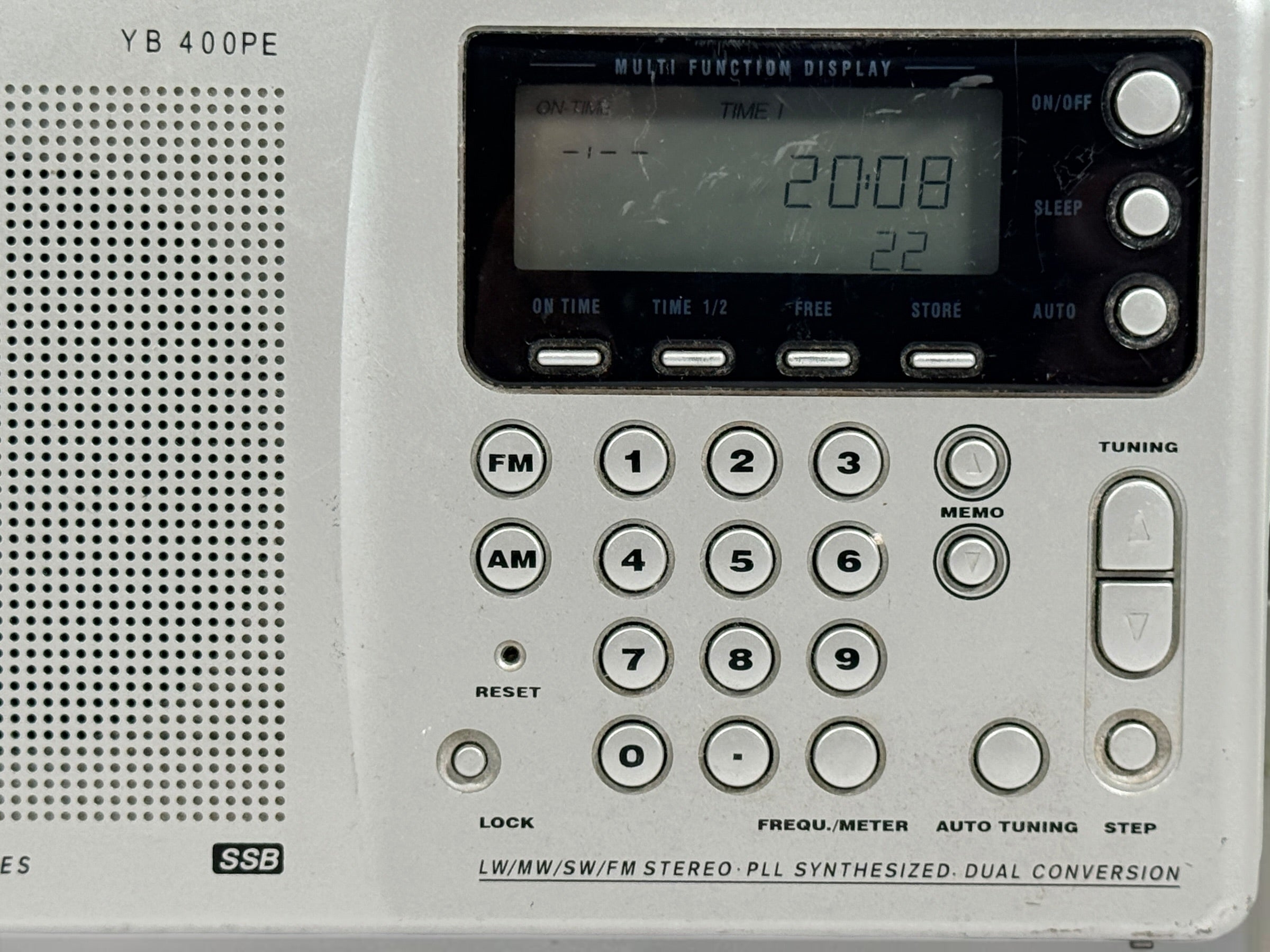 Vintage Grundig Yacht Boy 400 PE world band radio with SSB, digital tuning, FM, AM, LW and shortwave reception. A classic portable receiver for collectors and DX enthusiasts.