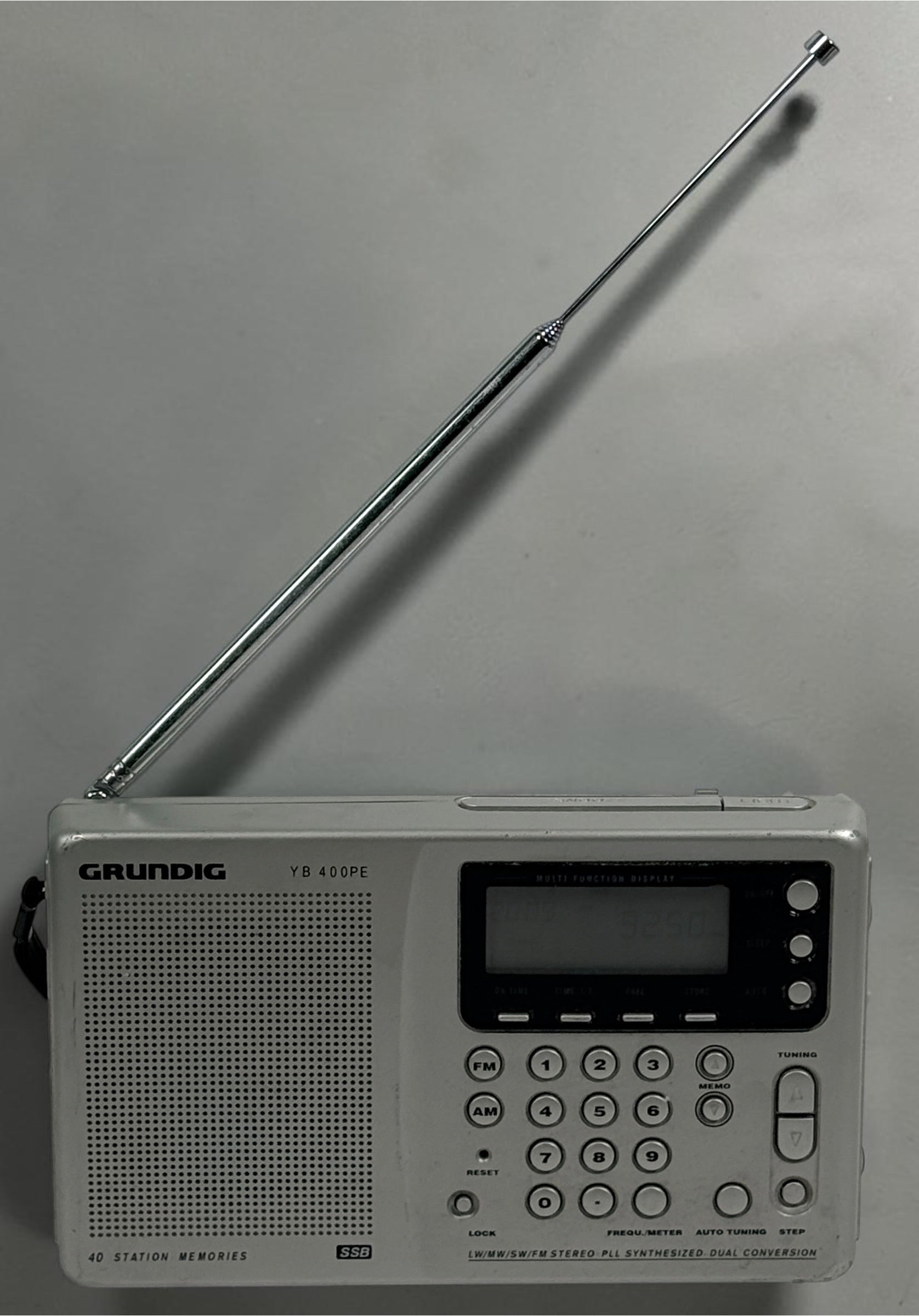 Vintage Grundig Yacht Boy 400 PE world band radio with SSB, digital tuning, FM, AM, LW and shortwave reception. A classic portable receiver for collectors and DX enthusiasts.