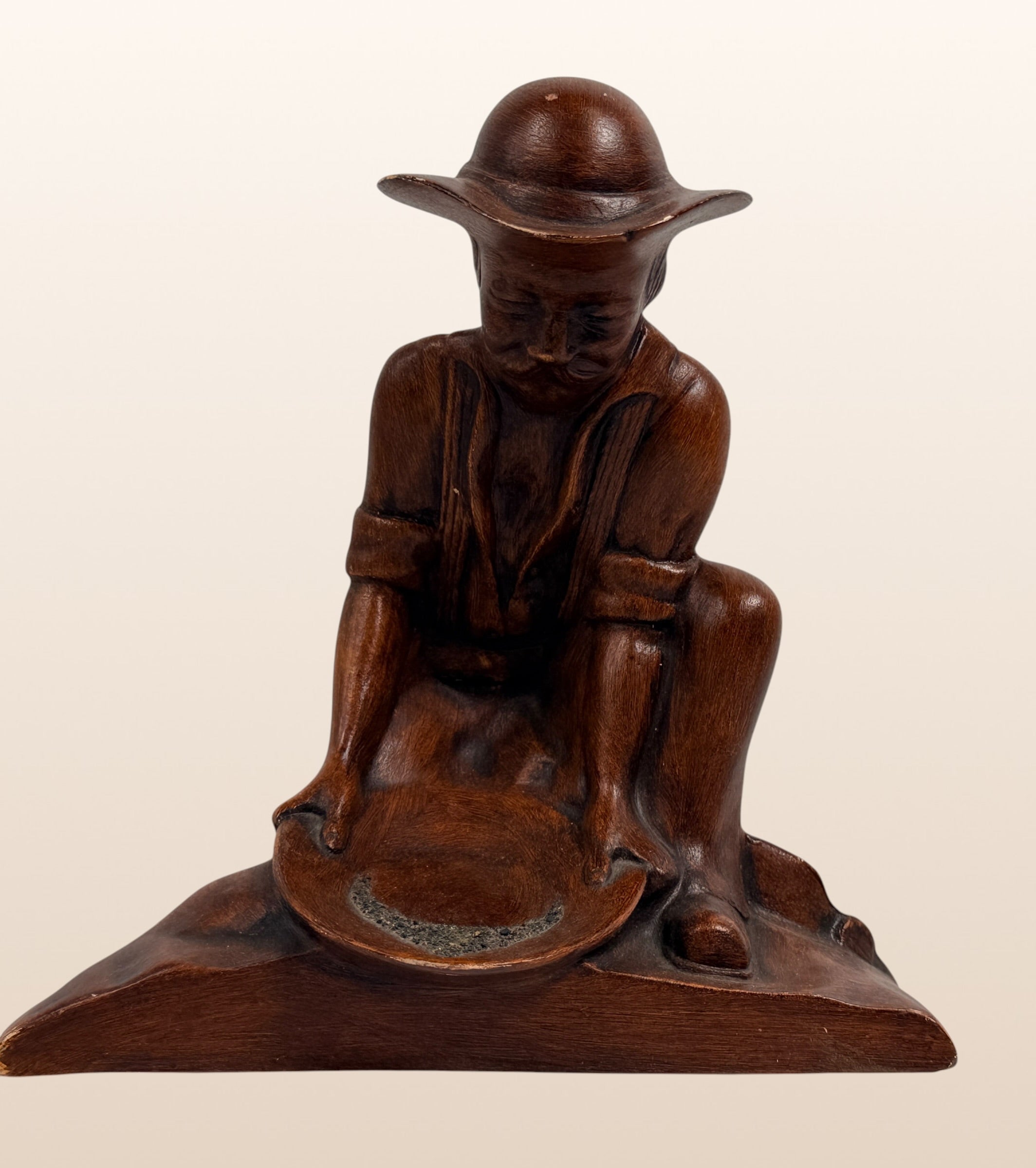 Vintage ceramic Gold Rush prospector ashtray with faux wood finish. Mid-century Western décor collectible, ideal for rustic cabins, Americana, and tobacco memorabilia collectors.